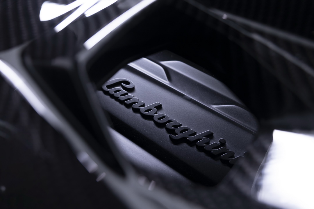 Lamborghini เปิดตัว ‘Fenomeno Roadster’ ซูเปอร์สปอร์ตคาร์เปิดประทุนทรงพลังที่สุดในประวัติศาสตร์แบรนด์ 