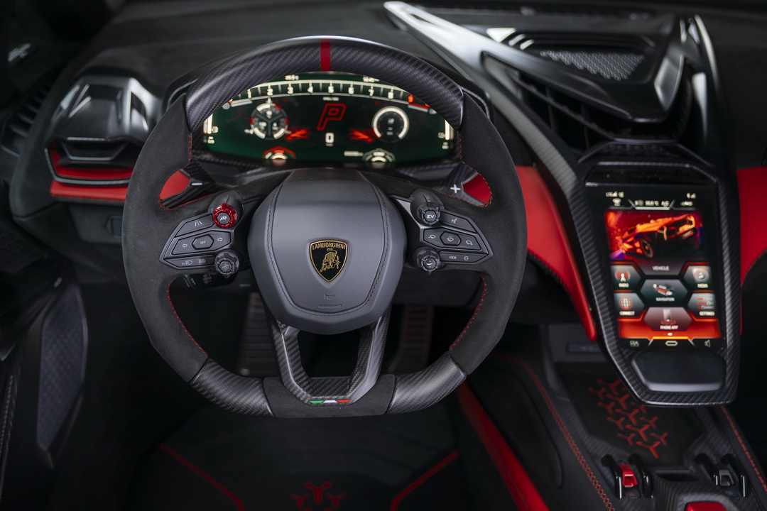 Lamborghini เปิดตัว ‘Fenomeno Roadster’ ซูเปอร์สปอร์ตคาร์เปิดประทุนทรงพลังที่สุดในประวัติศาสตร์แบรนด์ 