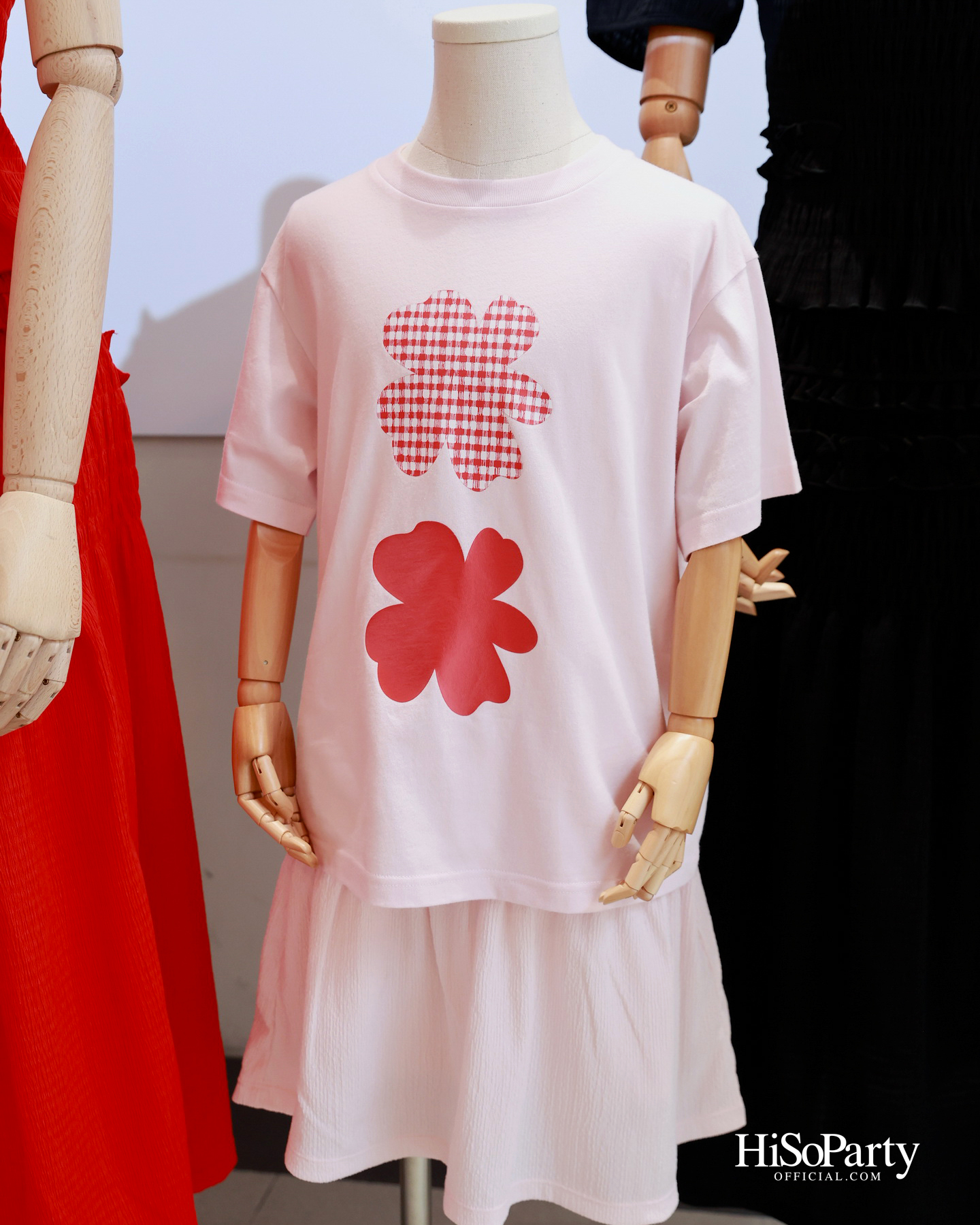 UNIQLO เปิดตัวคอลเลกชันร่วมกับ Cecilie Bahnsen ครั้งแรก ถ่ายทอดเสน่ห์แห่ง LifeWear ภายใต้คอนเซปต์ ‘Shapes of Poetry’