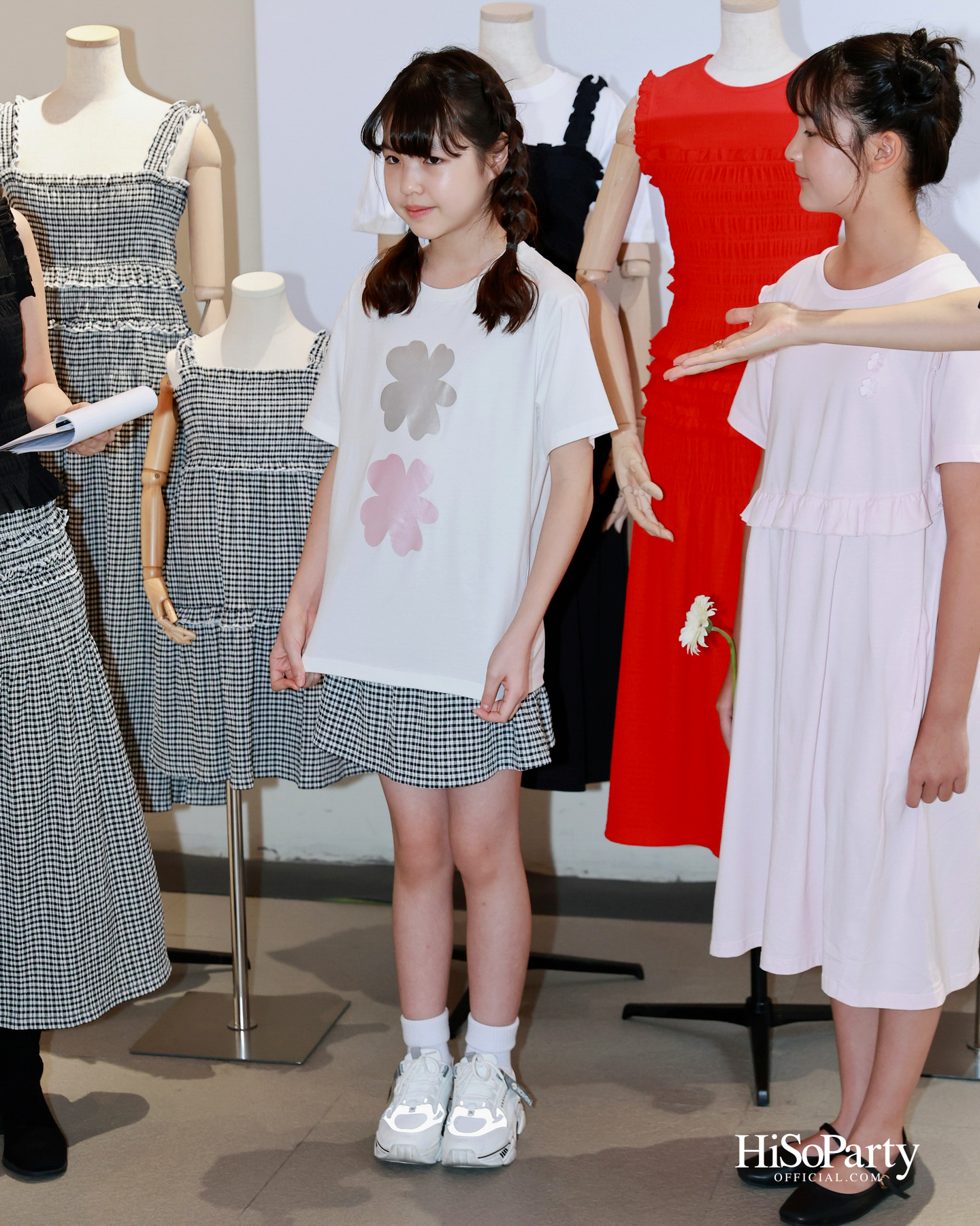 UNIQLO เปิดตัวคอลเลกชันร่วมกับ Cecilie Bahnsen ครั้งแรก ถ่ายทอดเสน่ห์แห่ง LifeWear ภายใต้คอนเซปต์ ‘Shapes of Poetry’