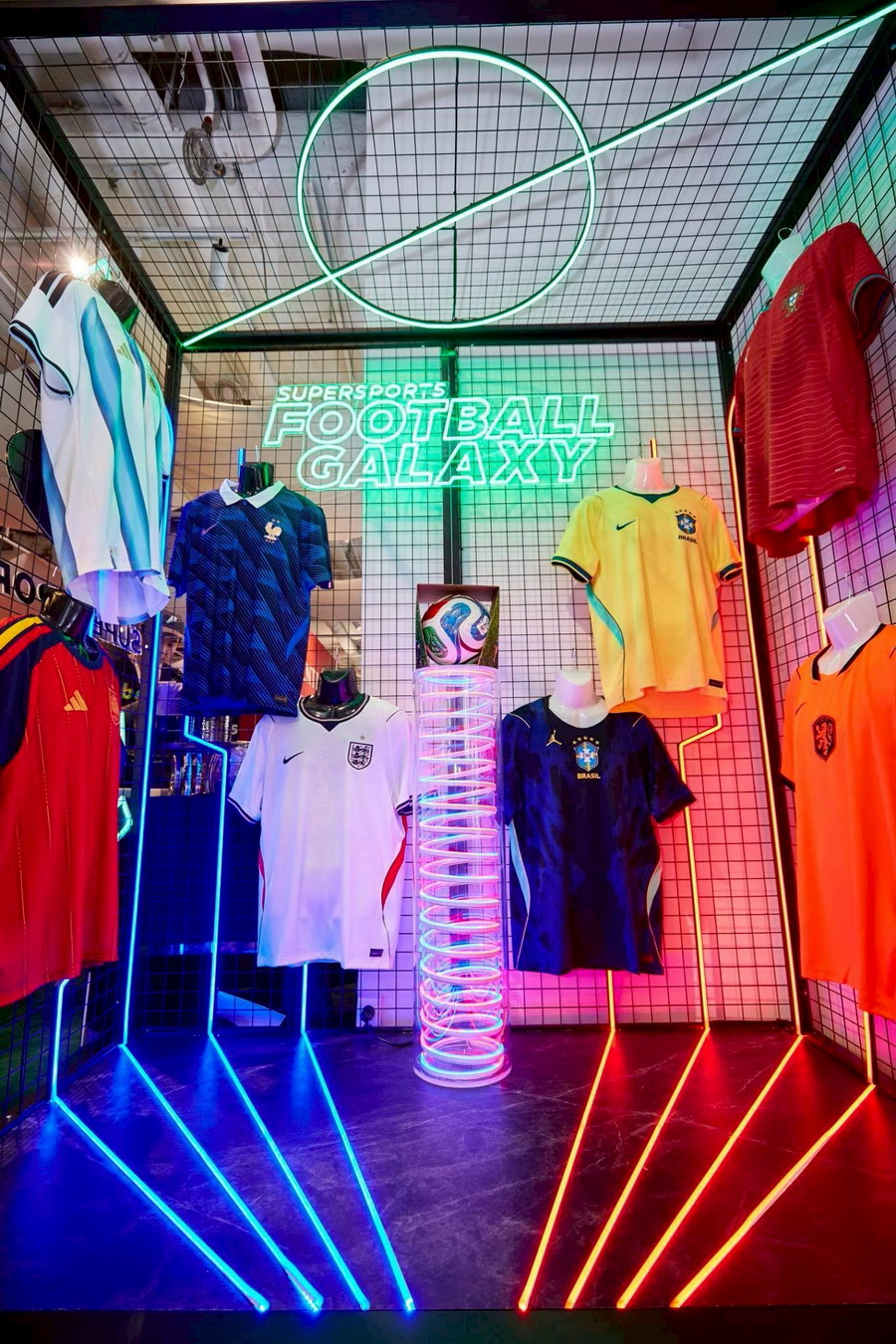 ‘CENTRAL FOOTBALL SOCIAL CLUB’ เปลี่ยนห้างสรรพสินค้าเซ็นทรัลชิดลม ให้กลายเป็นจุดนัดพบของแฟนฟุตบอลและไลฟ์สไตล์ระดับโลก