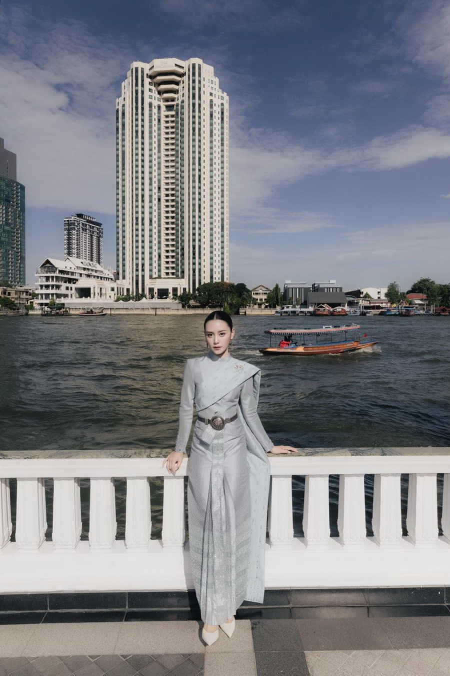 คุณหยดน้ำ–นัดดาภรณ์ นิวาตวงศ์ และ คุณชินยะ วงษ์เจริญสิน เข้าพิธีหมั้นและรดน้ำสังข์ ท่ามกลางบรรยากาศอบอุ่น ณ แมนดาริน โอเรียนเต็ล กรุงเทพฯ