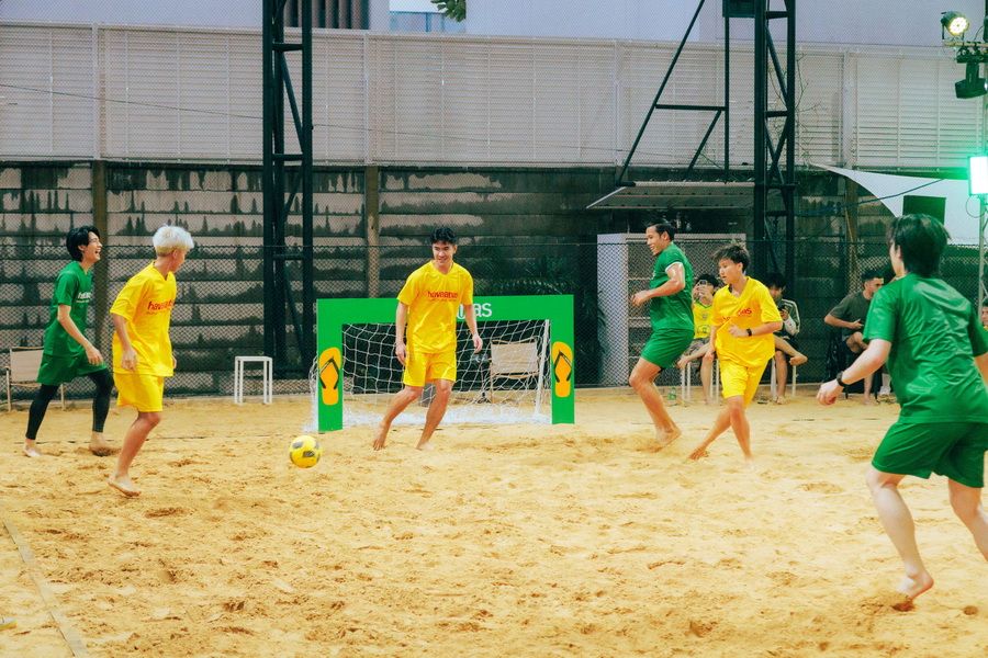 Havaianas ชวน ‘ติวเตอร์ - ยิม’ เปิดเกมความสนุกริมชายหาด พร้อมเปิดตัว ‘Top Nations Collection’