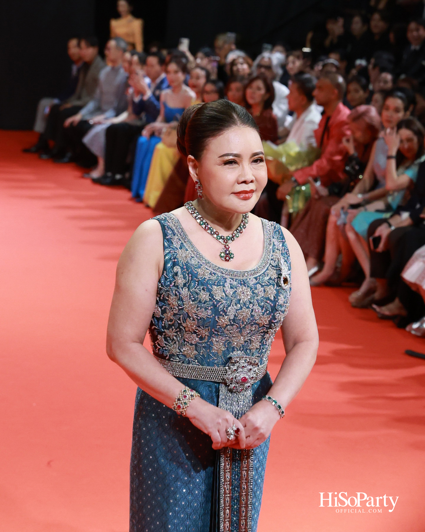 ‘THREADS OF AMAZING THAILAND’ ถ่ายทอดเสน่ห์ผ้าไทยร่วมสมัย ผสานความงดงามแห่งอัญมณีจาก Beauty Gems