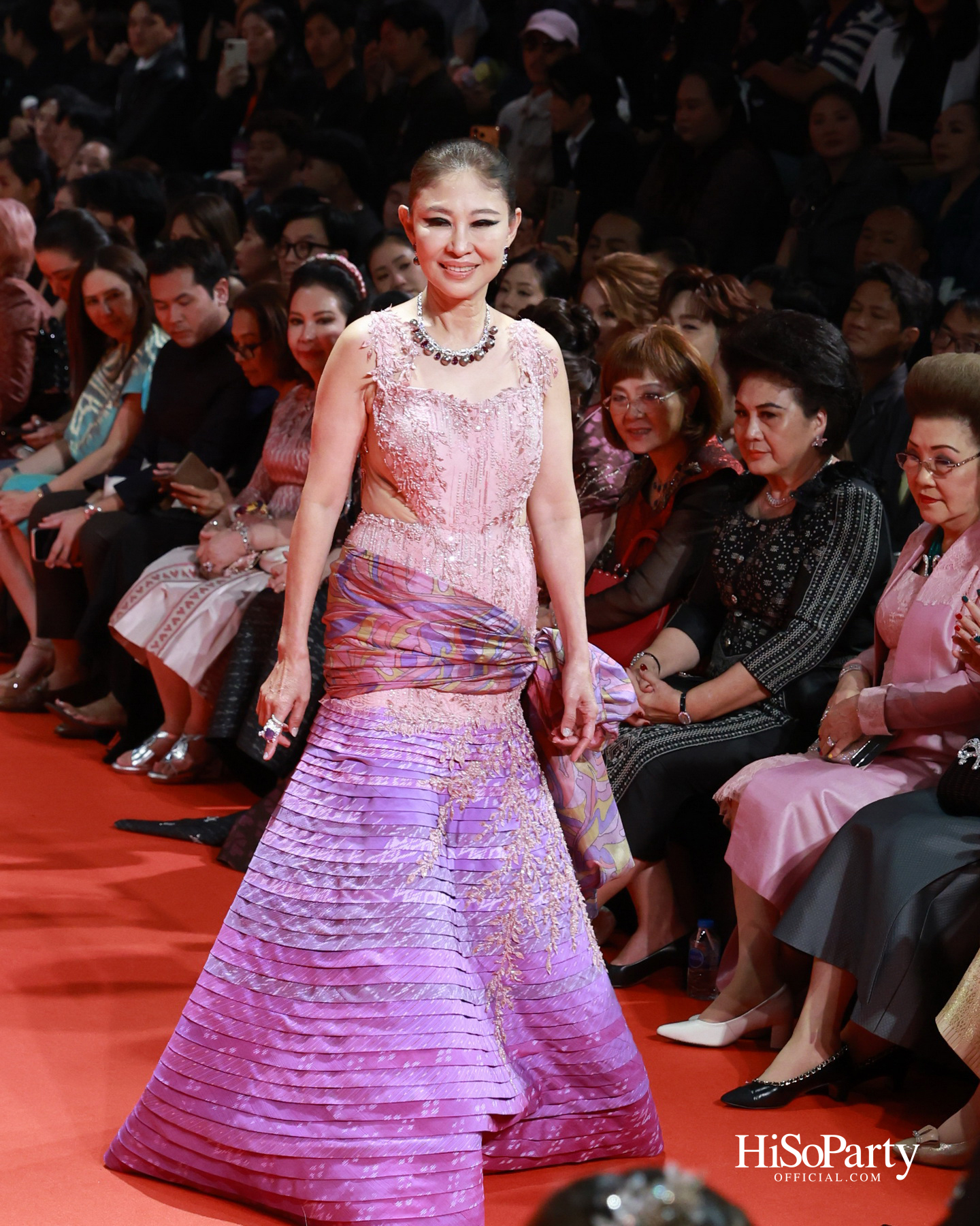 ‘THREADS OF AMAZING THAILAND’ ถ่ายทอดเสน่ห์ผ้าไทยร่วมสมัย ผสานความงดงามแห่งอัญมณีจาก Beauty Gems