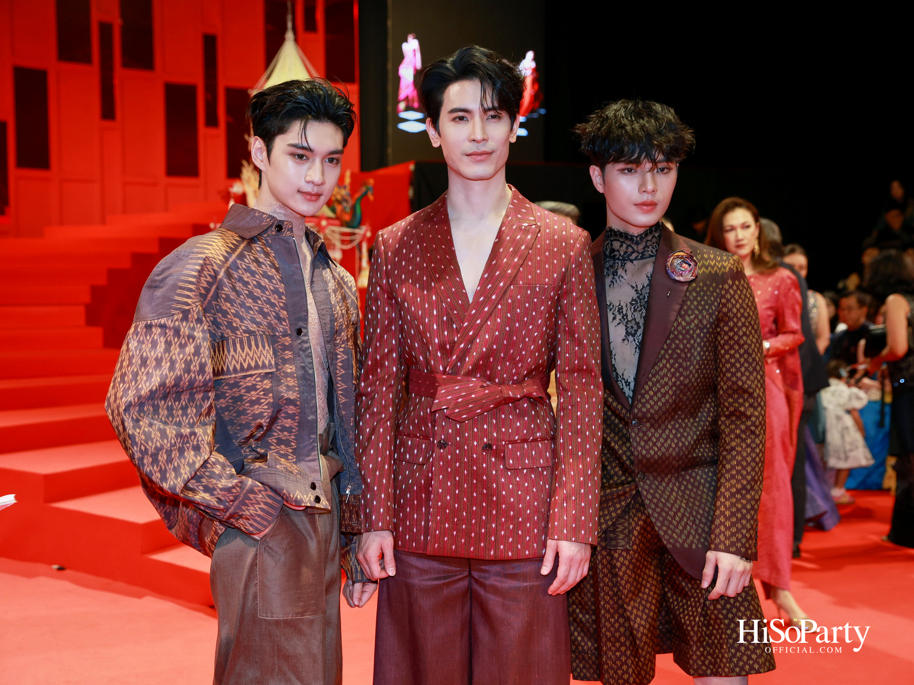 ‘THREADS OF AMAZING THAILAND’ ถ่ายทอดเสน่ห์ผ้าไทยร่วมสมัย ผสานความงดงามแห่งอัญมณีจาก Beauty Gems