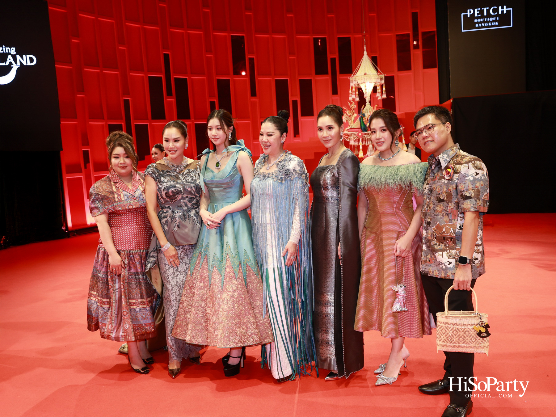 ‘THREADS OF AMAZING THAILAND’ ถ่ายทอดเสน่ห์ผ้าไทยร่วมสมัย ผสานความงดงามแห่งอัญมณีจาก Beauty Gems