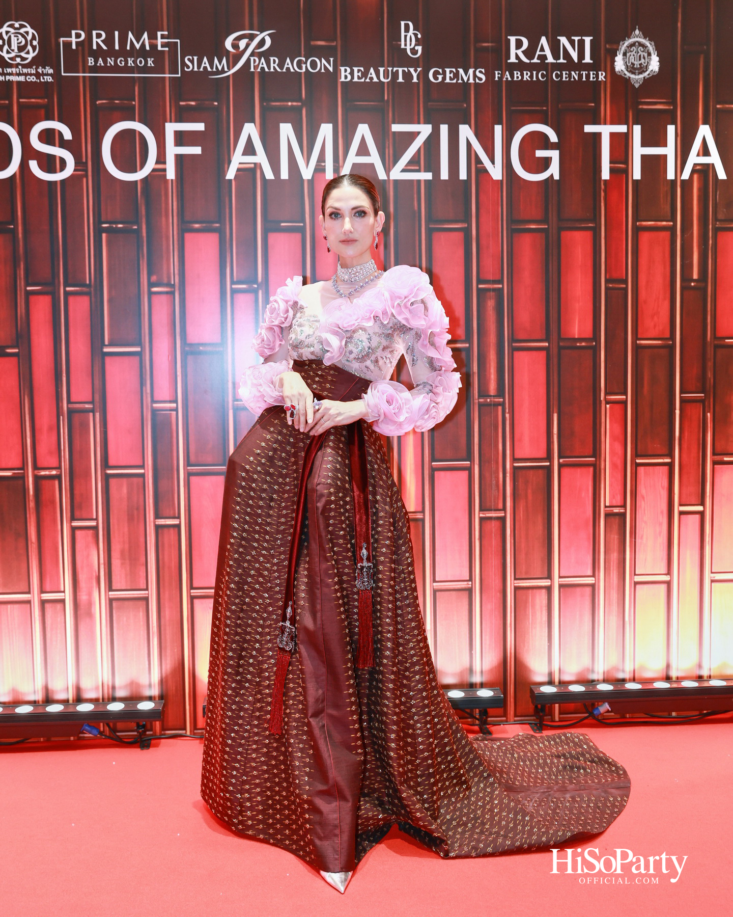 ‘THREADS OF AMAZING THAILAND’ ถ่ายทอดเสน่ห์ผ้าไทยร่วมสมัย ผสานความงดงามแห่งอัญมณีจาก Beauty Gems