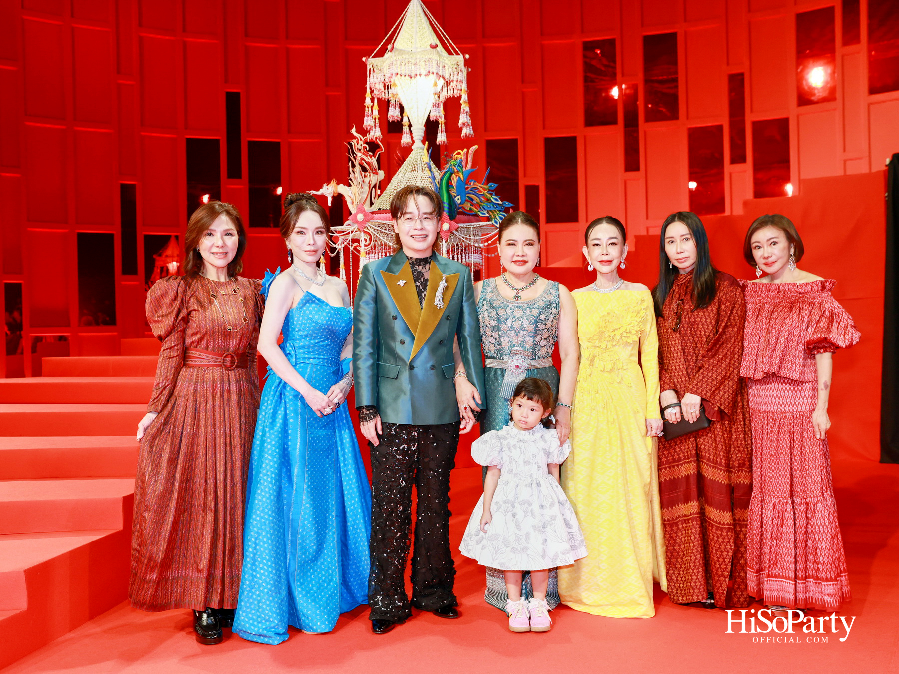 ‘THREADS OF AMAZING THAILAND’ ถ่ายทอดเสน่ห์ผ้าไทยร่วมสมัย ผสานความงดงามแห่งอัญมณีจาก Beauty Gems