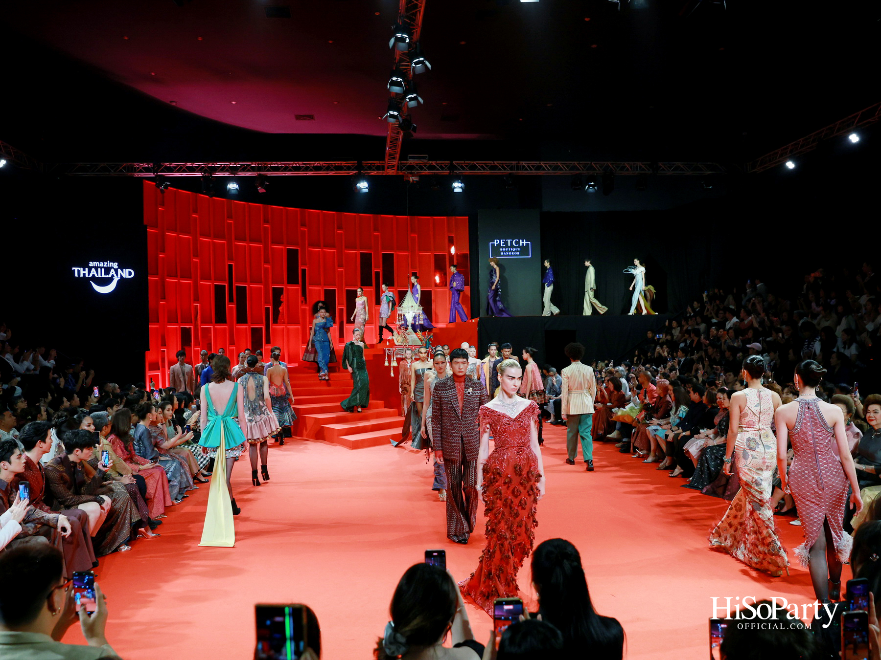 ‘THREADS OF AMAZING THAILAND’ ถ่ายทอดเสน่ห์ผ้าไทยร่วมสมัย ผสานความงดงามแห่งอัญมณีจาก Beauty Gems