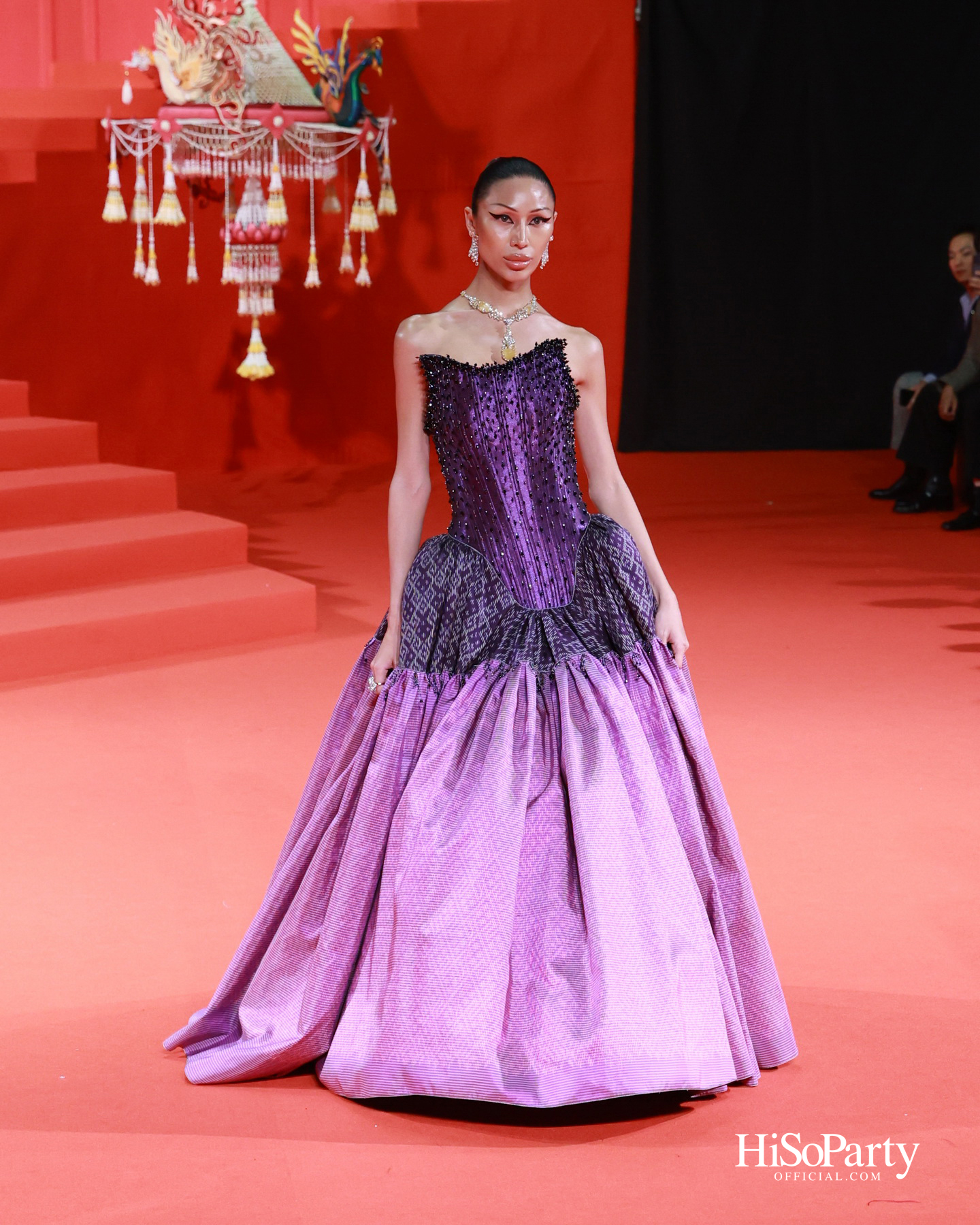 ‘THREADS OF AMAZING THAILAND’ ถ่ายทอดเสน่ห์ผ้าไทยร่วมสมัย ผสานความงดงามแห่งอัญมณีจาก Beauty Gems