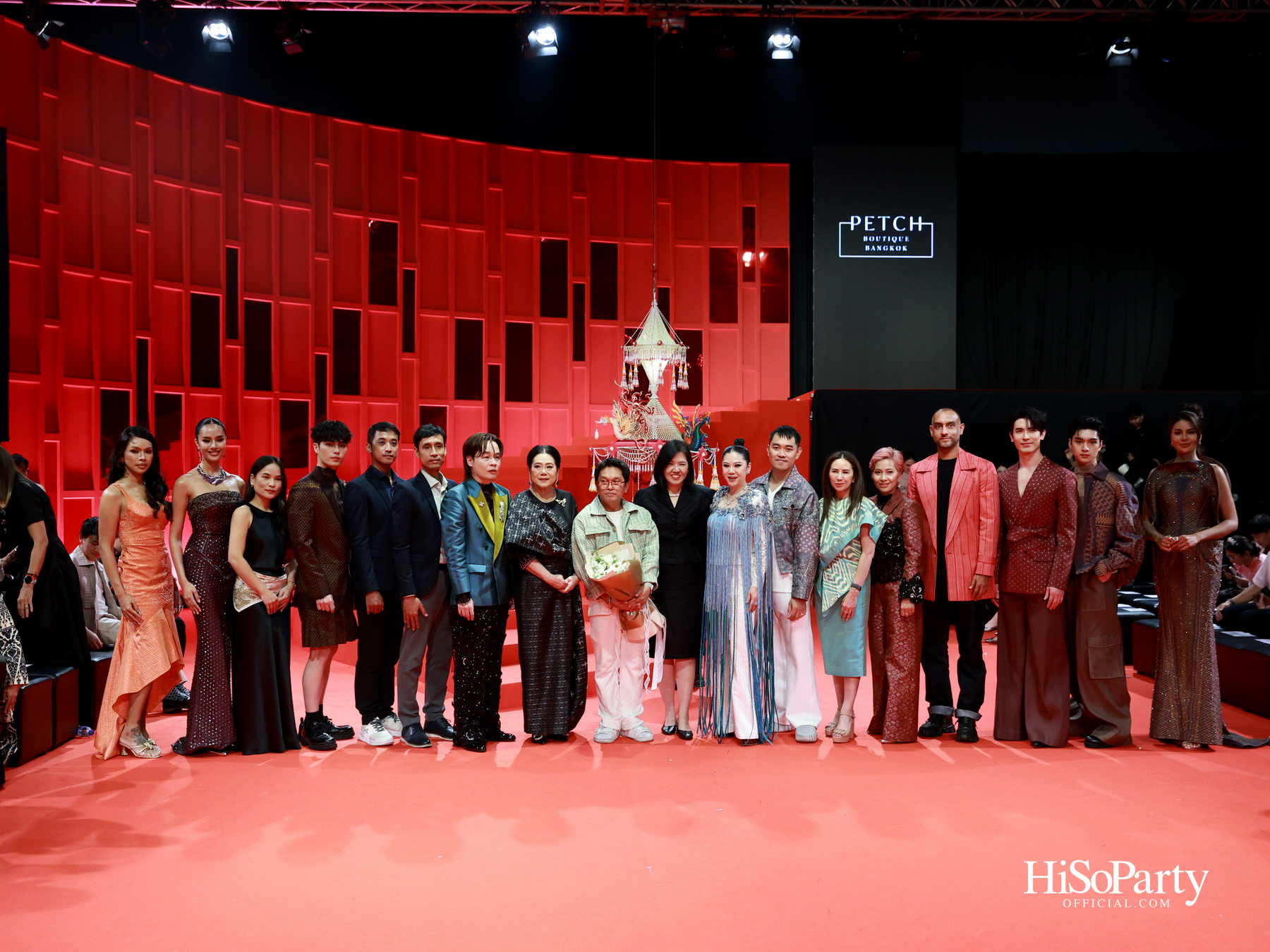 ‘THREADS OF AMAZING THAILAND’ ถ่ายทอดเสน่ห์ผ้าไทยร่วมสมัย ผสานความงดงามแห่งอัญมณีจาก Beauty Gems