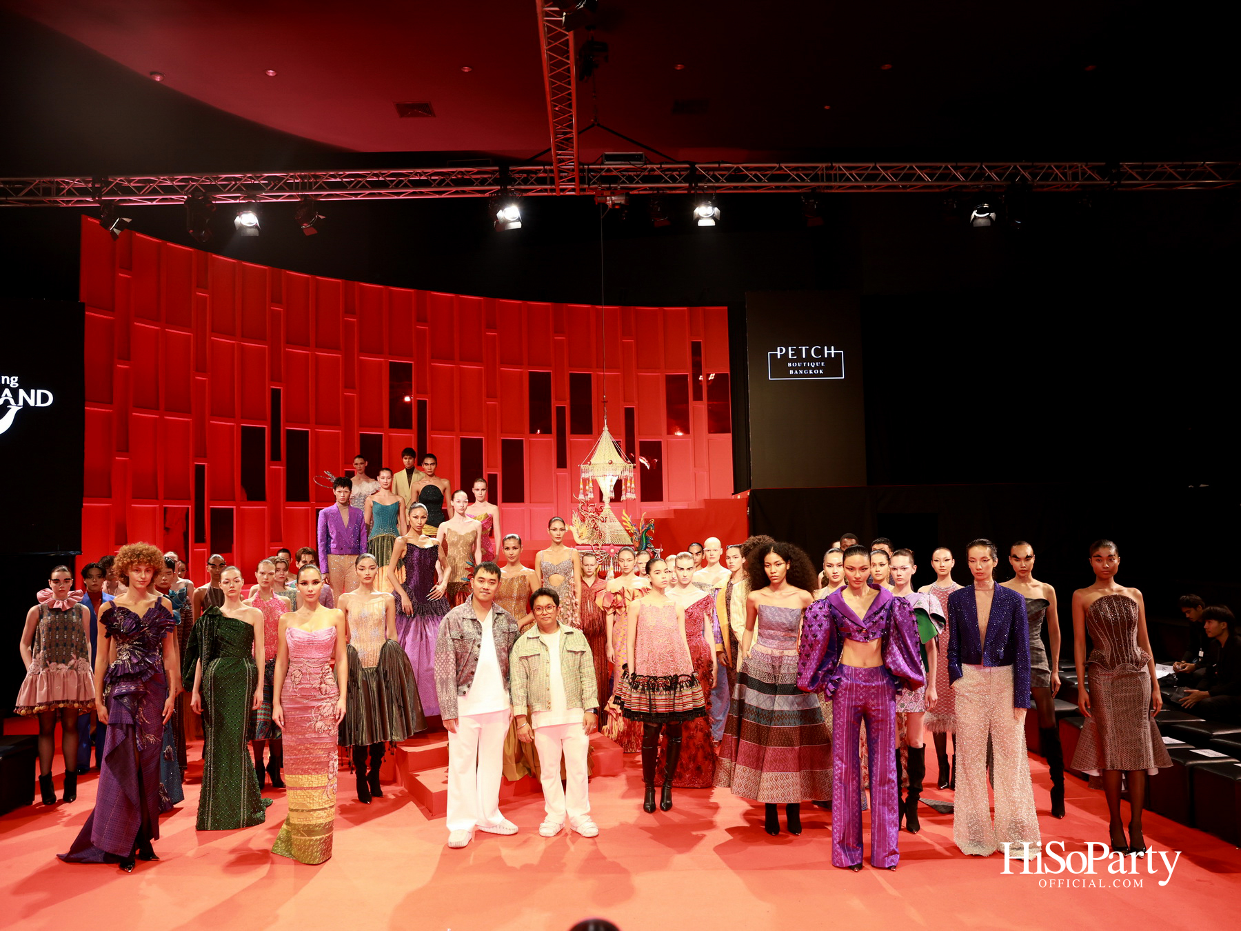 ‘THREADS OF AMAZING THAILAND’ ถ่ายทอดเสน่ห์ผ้าไทยร่วมสมัย ผสานความงดงามแห่งอัญมณีจาก Beauty Gems