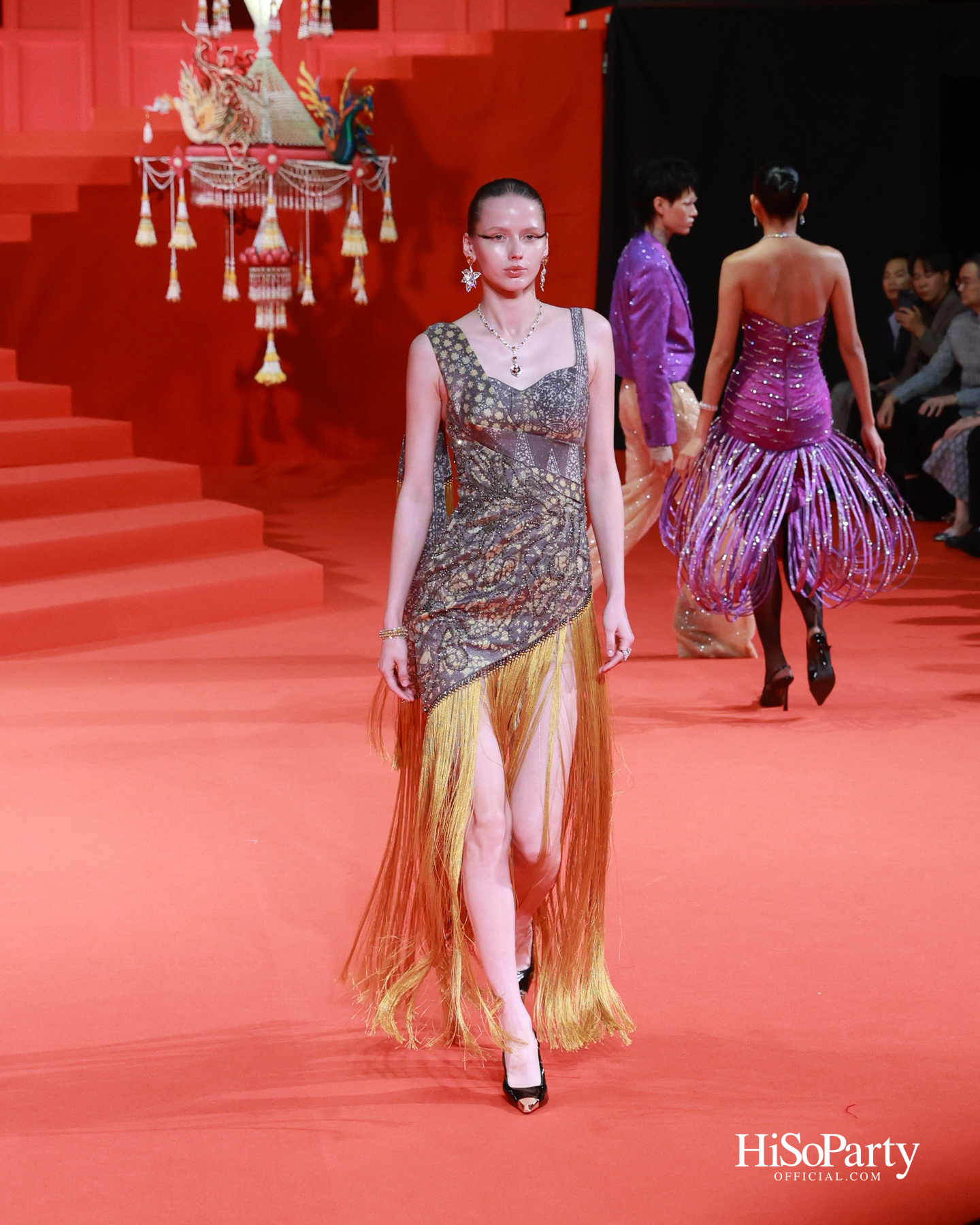 ‘THREADS OF AMAZING THAILAND’ ถ่ายทอดเสน่ห์ผ้าไทยร่วมสมัย ผสานความงดงามแห่งอัญมณีจาก Beauty Gems