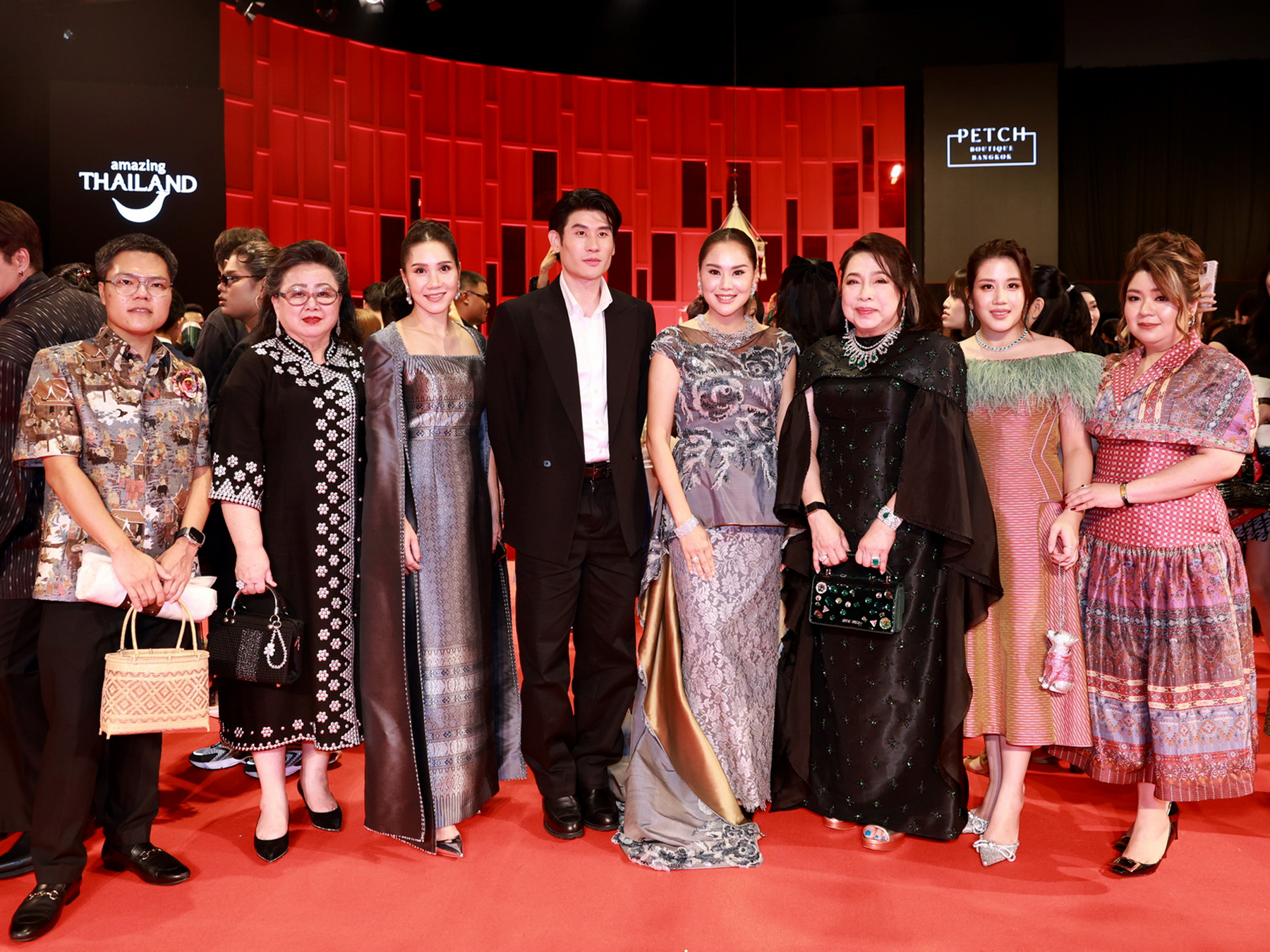 ‘THREADS OF AMAZING THAILAND’ ถ่ายทอดเสน่ห์ผ้าไทยร่วมสมัย ผสานความงดงามแห่งอัญมณีจาก Beauty Gems