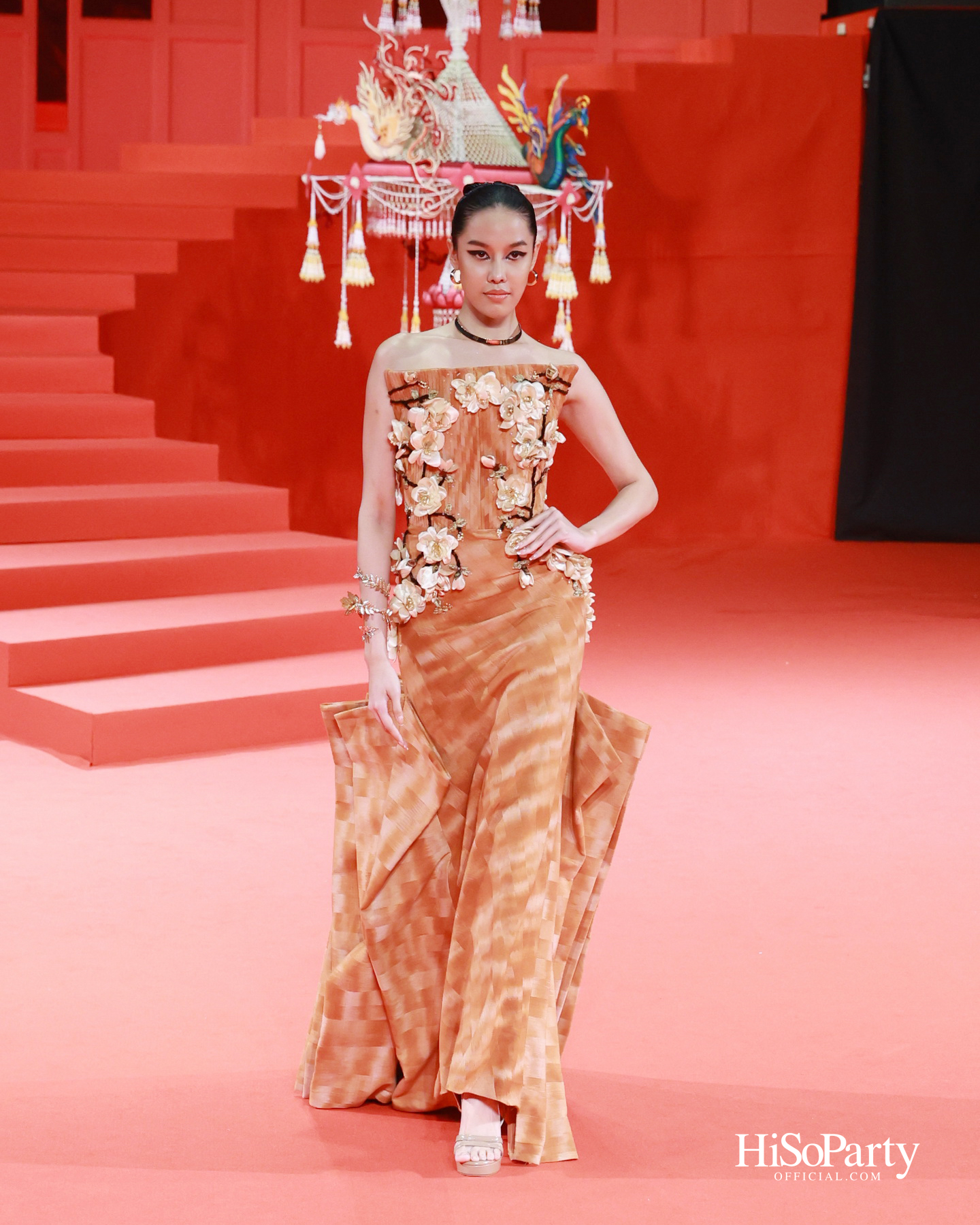 ‘THREADS OF AMAZING THAILAND’ ถ่ายทอดเสน่ห์ผ้าไทยร่วมสมัย ผสานความงดงามแห่งอัญมณีจาก Beauty Gems