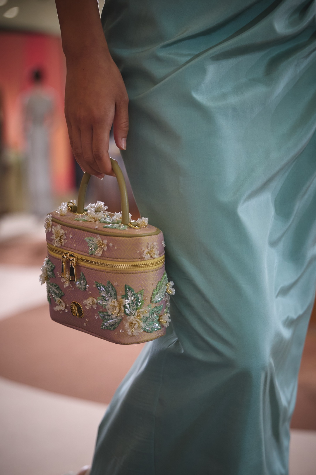 สมเด็จพระเจ้าลูกเธอ เจ้าฟ้าสิริวัณณวรี นารีรัตนราชกัญญา ทรงรับชมแฟชั่นโชว์ภายใต้แนวคิด ‘The Walk of Woven Identities’