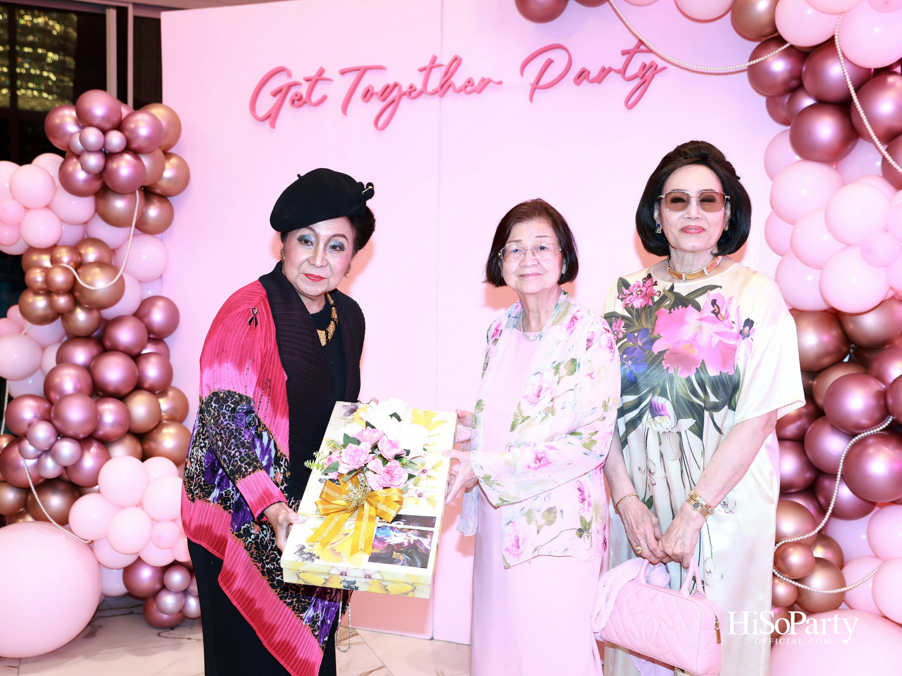 ‘LOVE FOREVER’ ค่ำคืนแห่งความรัก ฉลองวันเกิด ‘คุณสุวิมล มหากิจศิริ’ อย่างอบอุ่นและชื่นมื่น