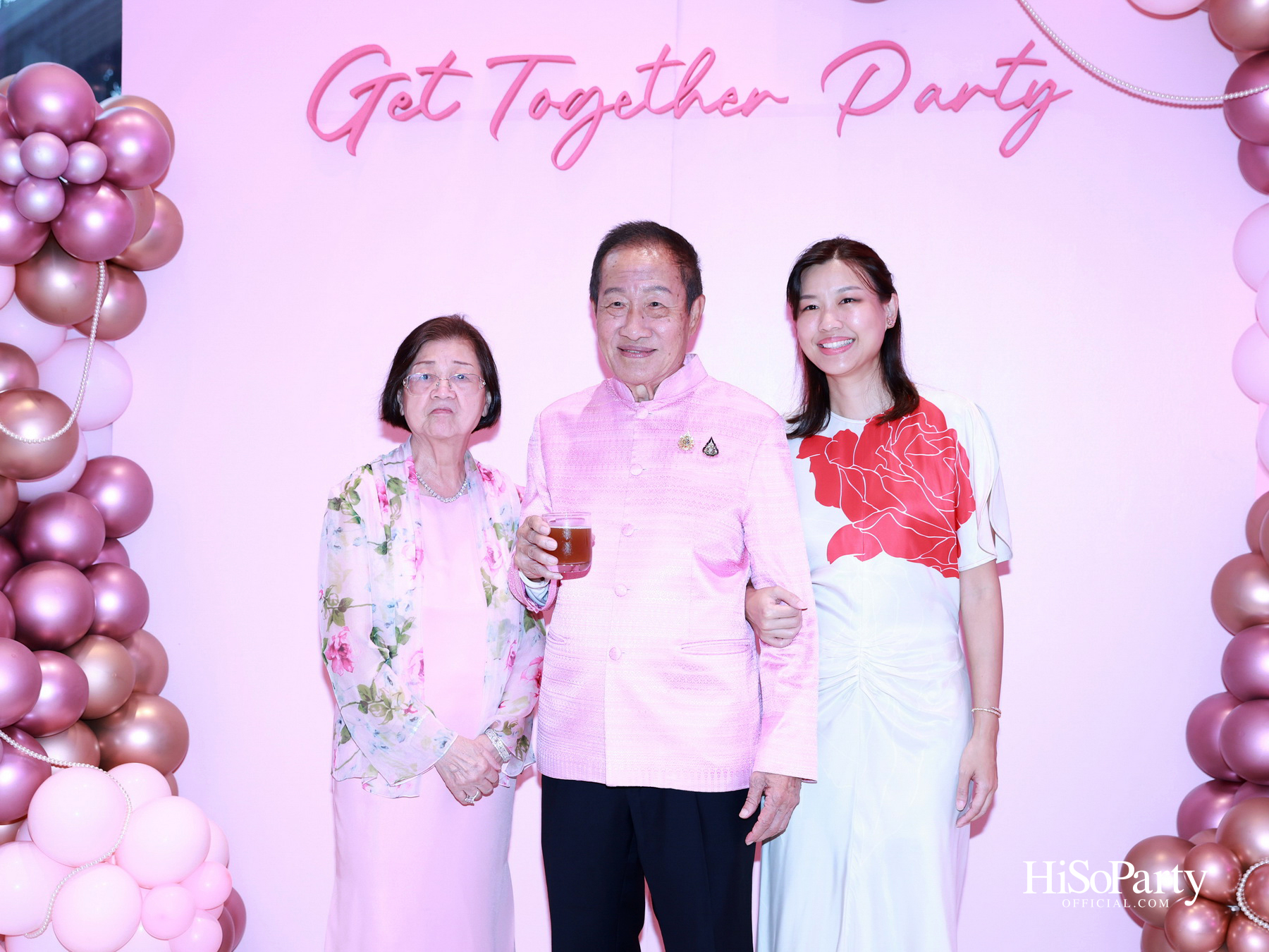 ‘LOVE FOREVER’ ค่ำคืนแห่งความรัก ฉลองวันเกิด ‘คุณสุวิมล มหากิจศิริ’ อย่างอบอุ่นและชื่นมื่น