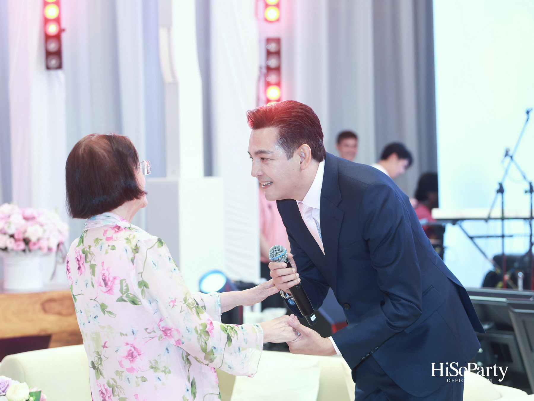 ‘LOVE FOREVER’ ค่ำคืนแห่งความรัก ฉลองวันเกิด ‘คุณสุวิมล มหากิจศิริ’ อย่างอบอุ่นและชื่นมื่น
