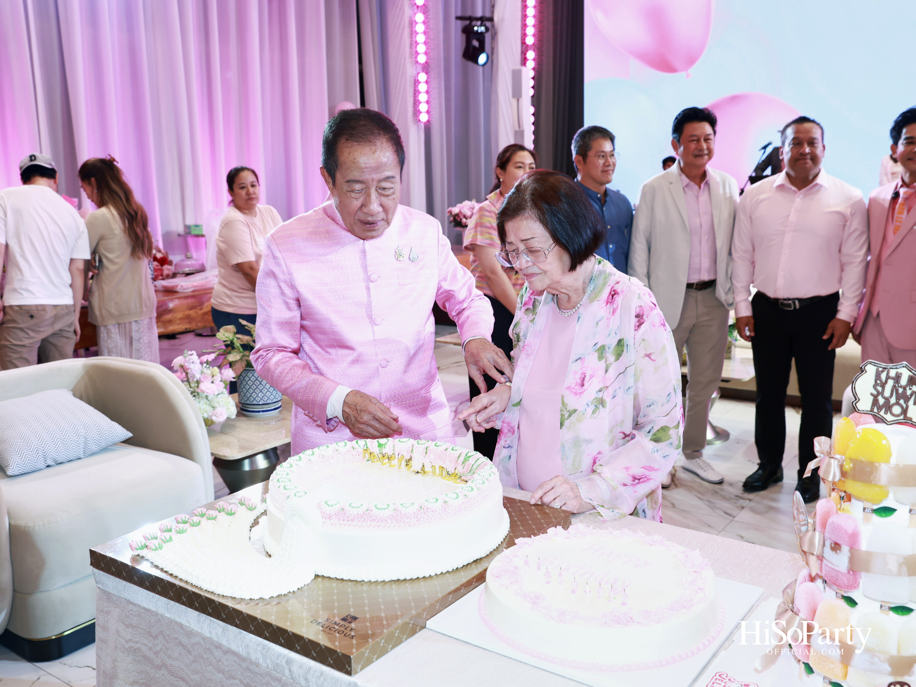 ‘LOVE FOREVER’ ค่ำคืนแห่งความรัก ฉลองวันเกิด ‘คุณสุวิมล มหากิจศิริ’ อย่างอบอุ่นและชื่นมื่น