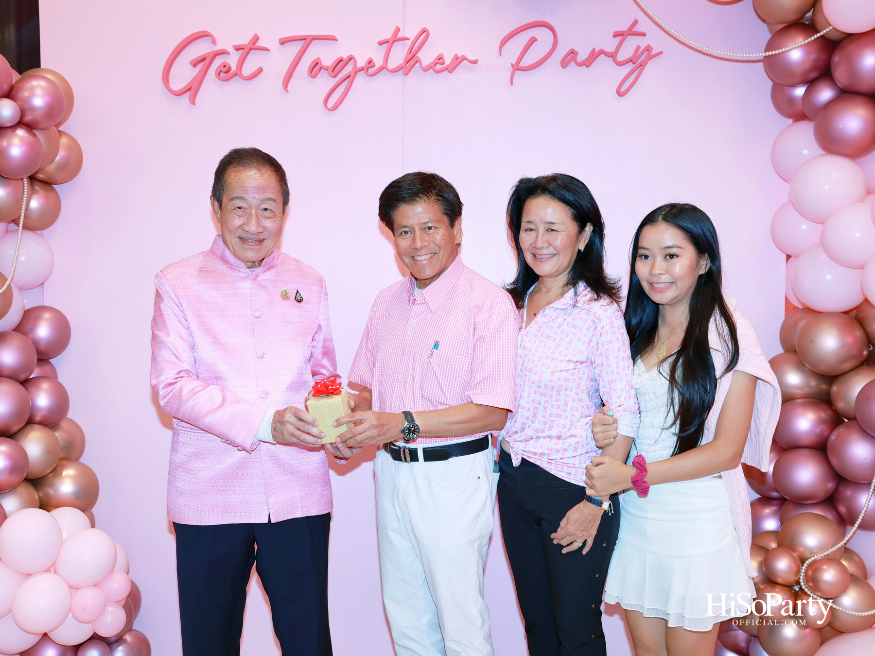 ‘LOVE FOREVER’ ค่ำคืนแห่งความรัก ฉลองวันเกิด ‘คุณสุวิมล มหากิจศิริ’ อย่างอบอุ่นและชื่นมื่น