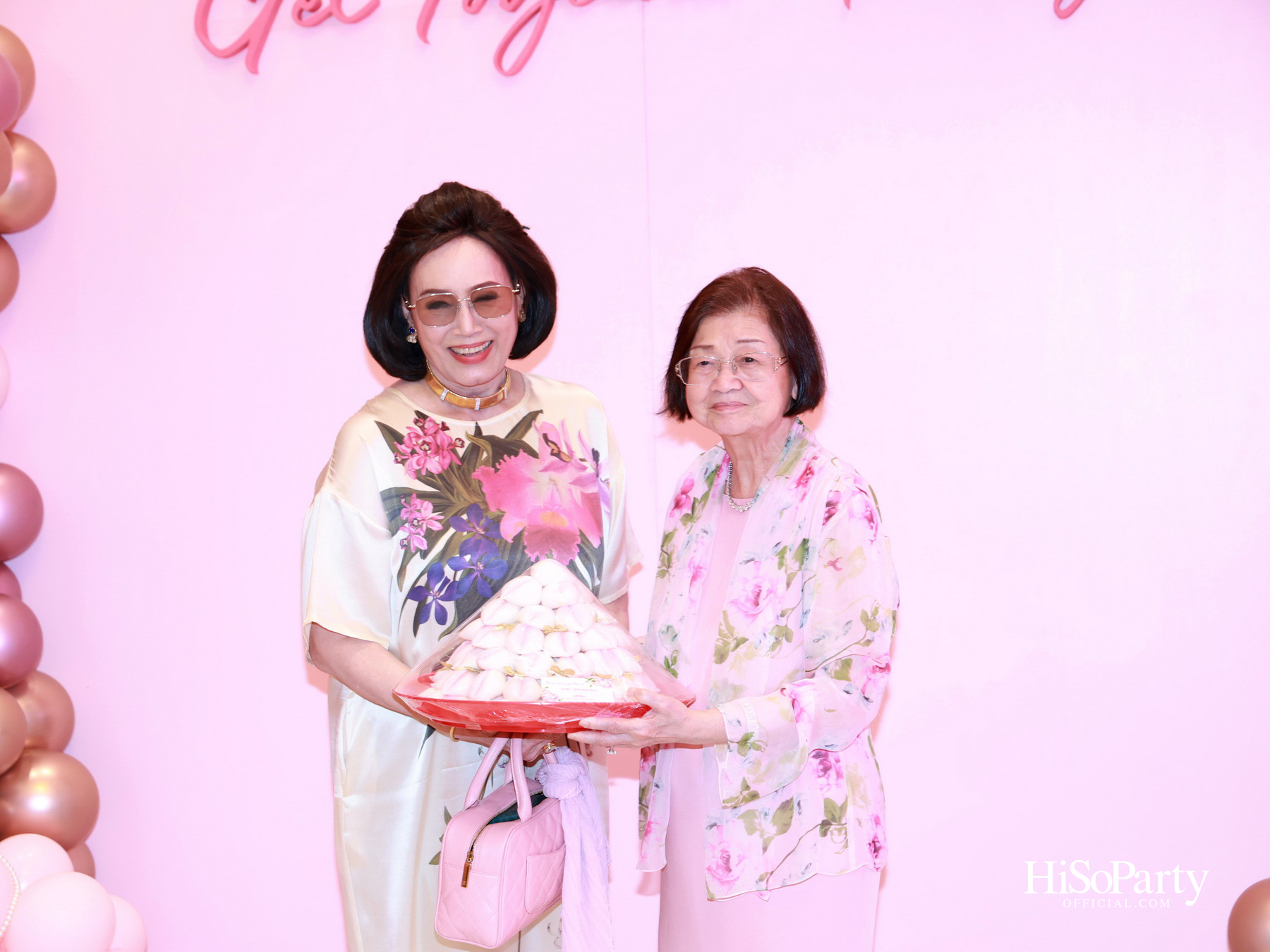 ‘LOVE FOREVER’ ค่ำคืนแห่งความรัก ฉลองวันเกิด ‘คุณสุวิมล มหากิจศิริ’ อย่างอบอุ่นและชื่นมื่น