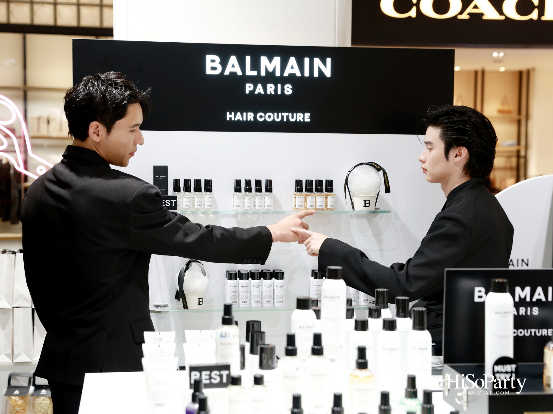 BALMAIN HAIR เปิดป็อปอัพ ‘BALMAIN HAIR VOYAGE’ ชวนสัมผัสโลกแห่งแฮร์กูตูร์ พร้อมอัปเดตคอลเลกชัน ‘LOCKS OF GOLD’