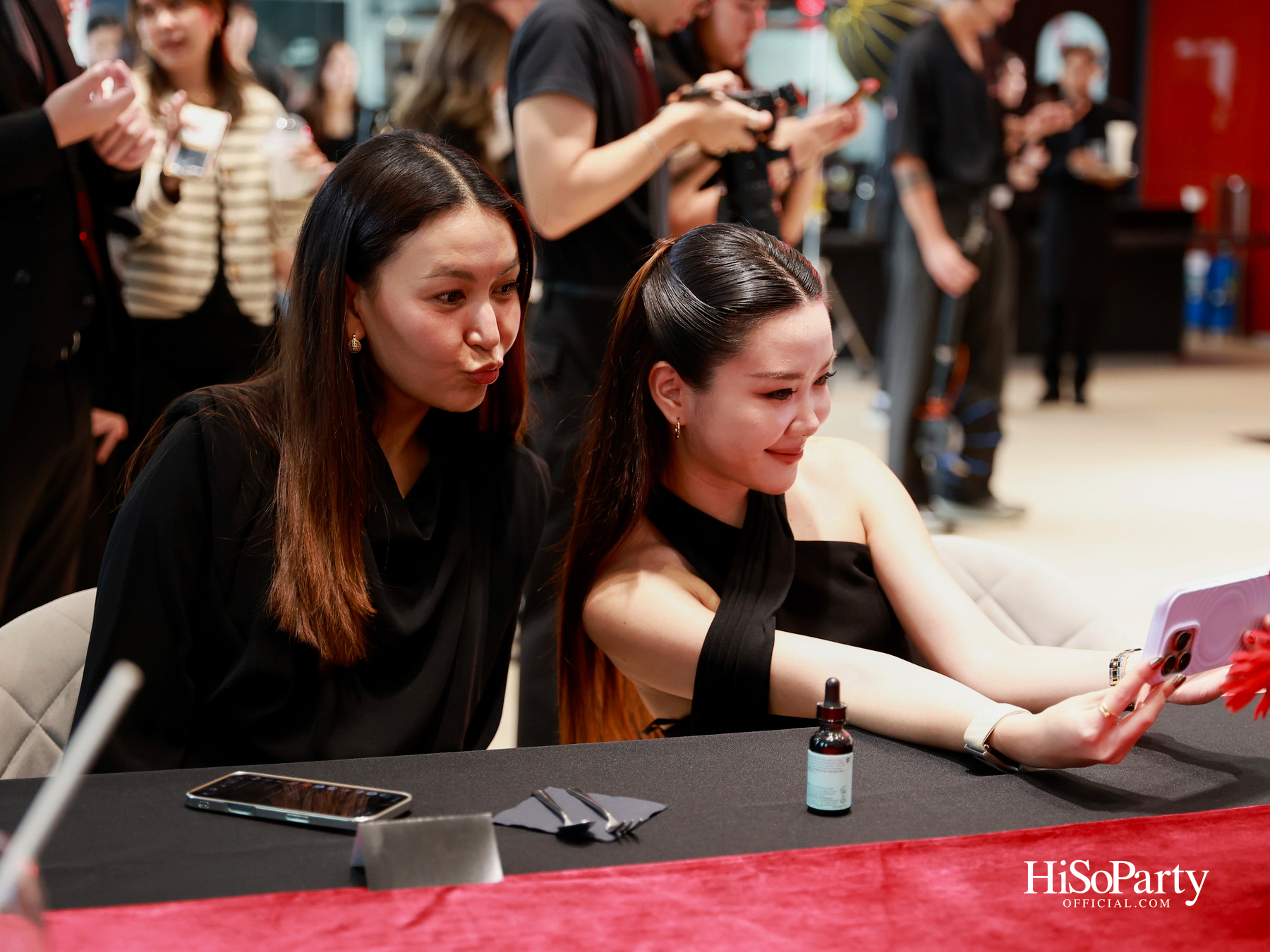 SkinCeuticals จับมือ Scuderia Ferrari HP ประกาศความร่วมมือระยะยาว พร้อม อาโป–ณัฐวิญญ์ ร่วมถ่ายทอดโลกแห่งบิวตี้และความเร็ว