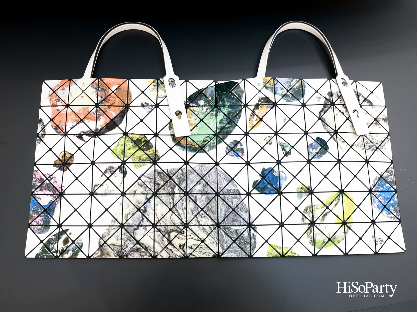 BAO BAO ISSEY MIYAKE ฉลองครบรอบ 1 ปีของการเปิดร้าน ณ สยาม ทาคาชิมายะ พร้อมเปิดตัว ‘COSMIC’ ซีรีส์