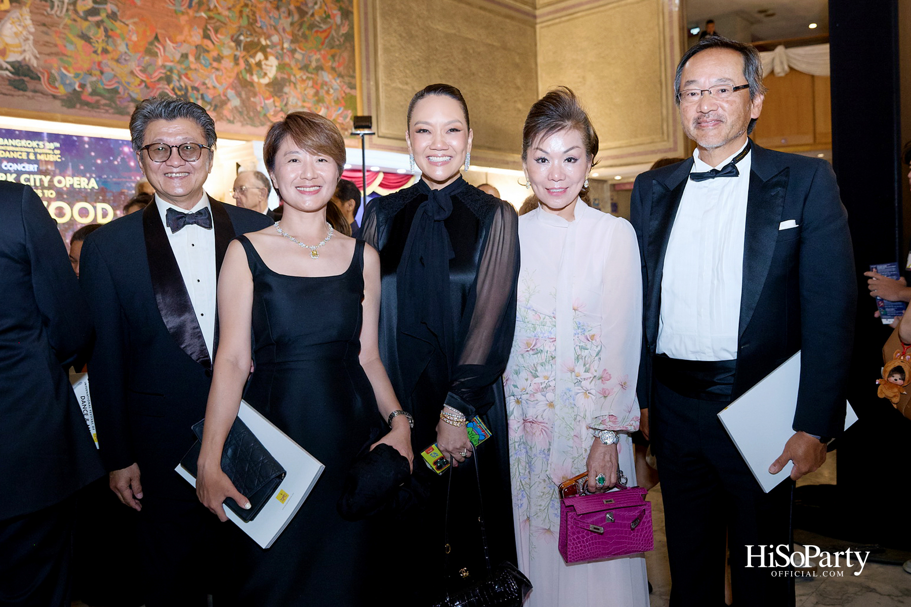 ในหลวง–พระราชินี ทอดพระเนตรคอนเสิร์ต ‘Opera Goes To Hollywood’ เปิดมหกรรมศิลปะการแสดงและดนตรีนานาชาติ กรุงเทพฯ ครั้งที่ 28