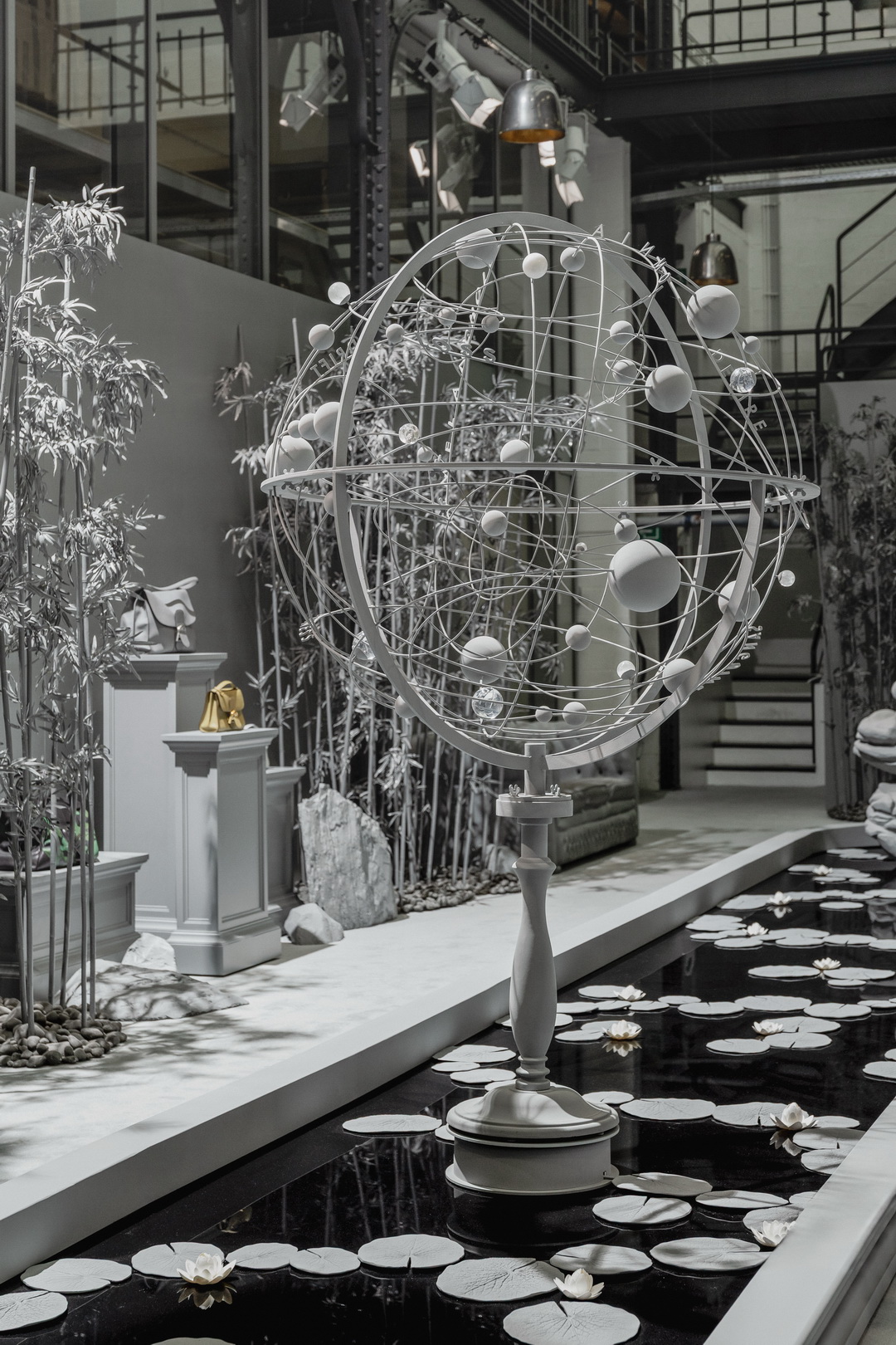 Delvaux ร่วมมือกับ Hans Op de Beeck เนรมิตโลกศิลปะโมโนโครม ถ่ายทอดความงามเหนือกาลเวลาผ่านงานหัตถศิลป์