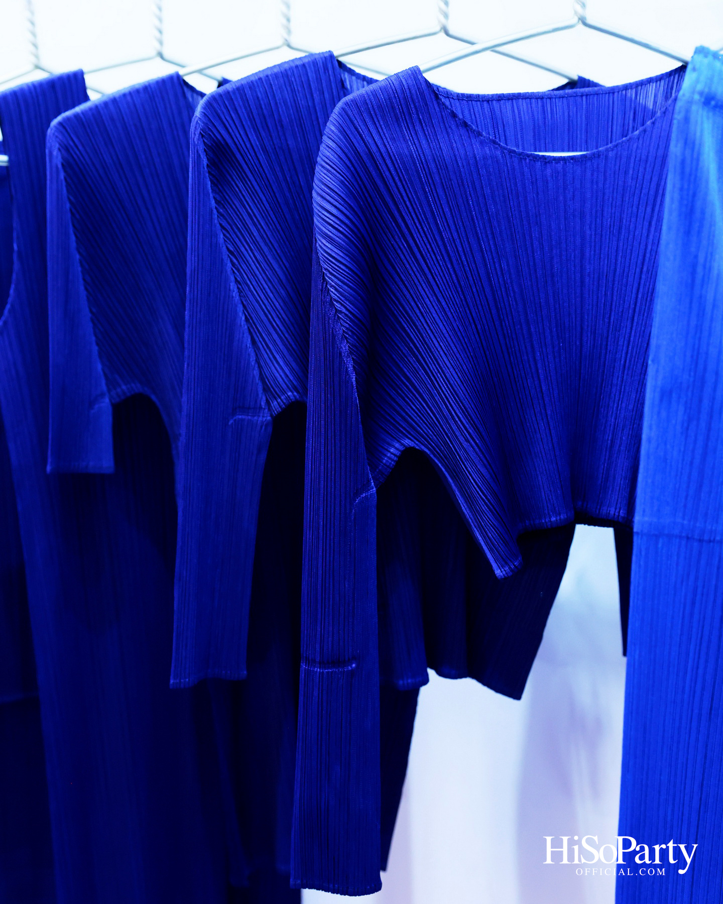 PLEATS PLEASE ISSEY MIYAKE เปิดตัว Pop-up ซีรีส์พิเศษ ‘AZURE COLORS’
