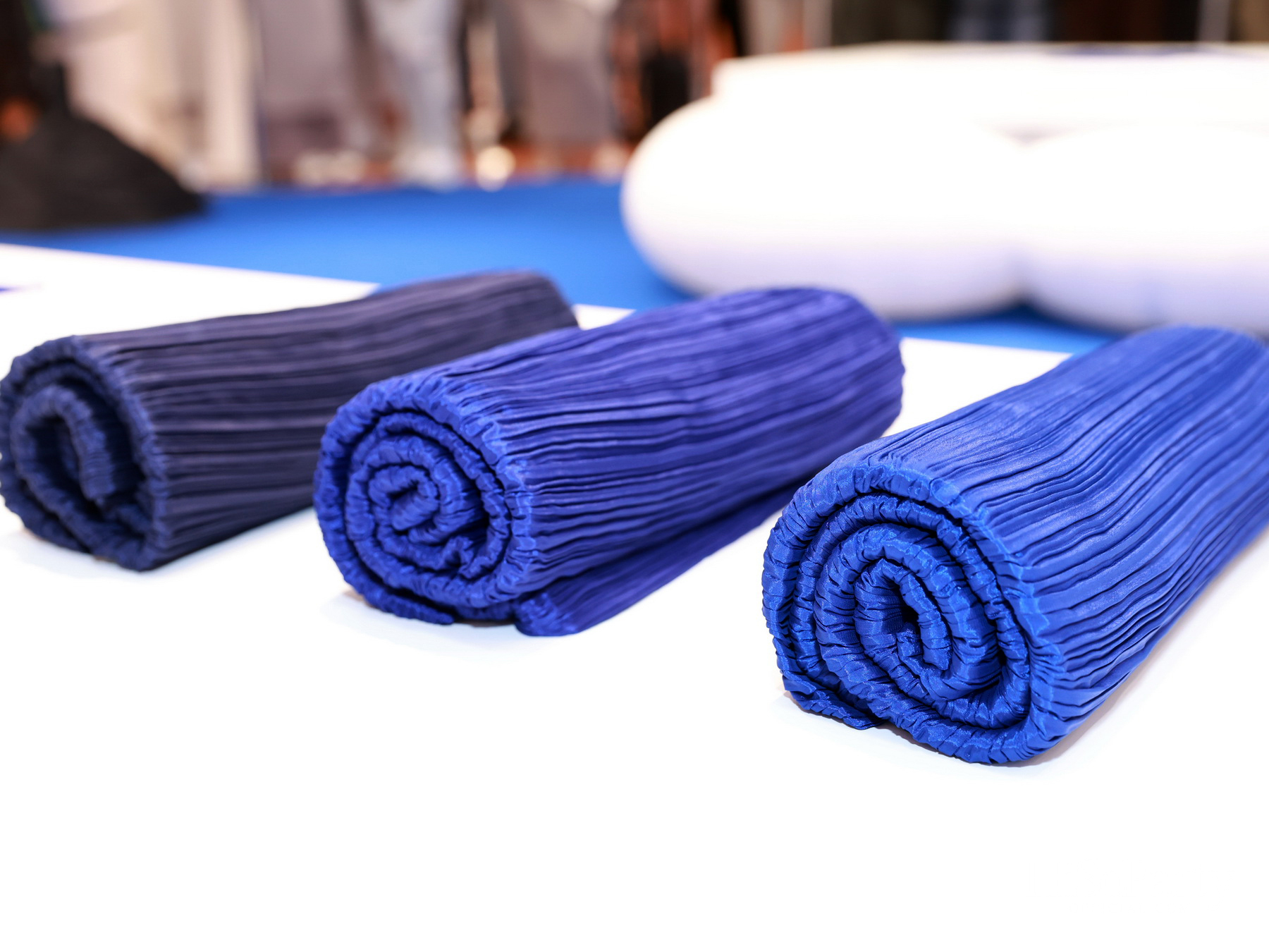 PLEATS PLEASE ISSEY MIYAKE เปิดตัว Pop-up ซีรีส์พิเศษ ‘AZURE COLORS’