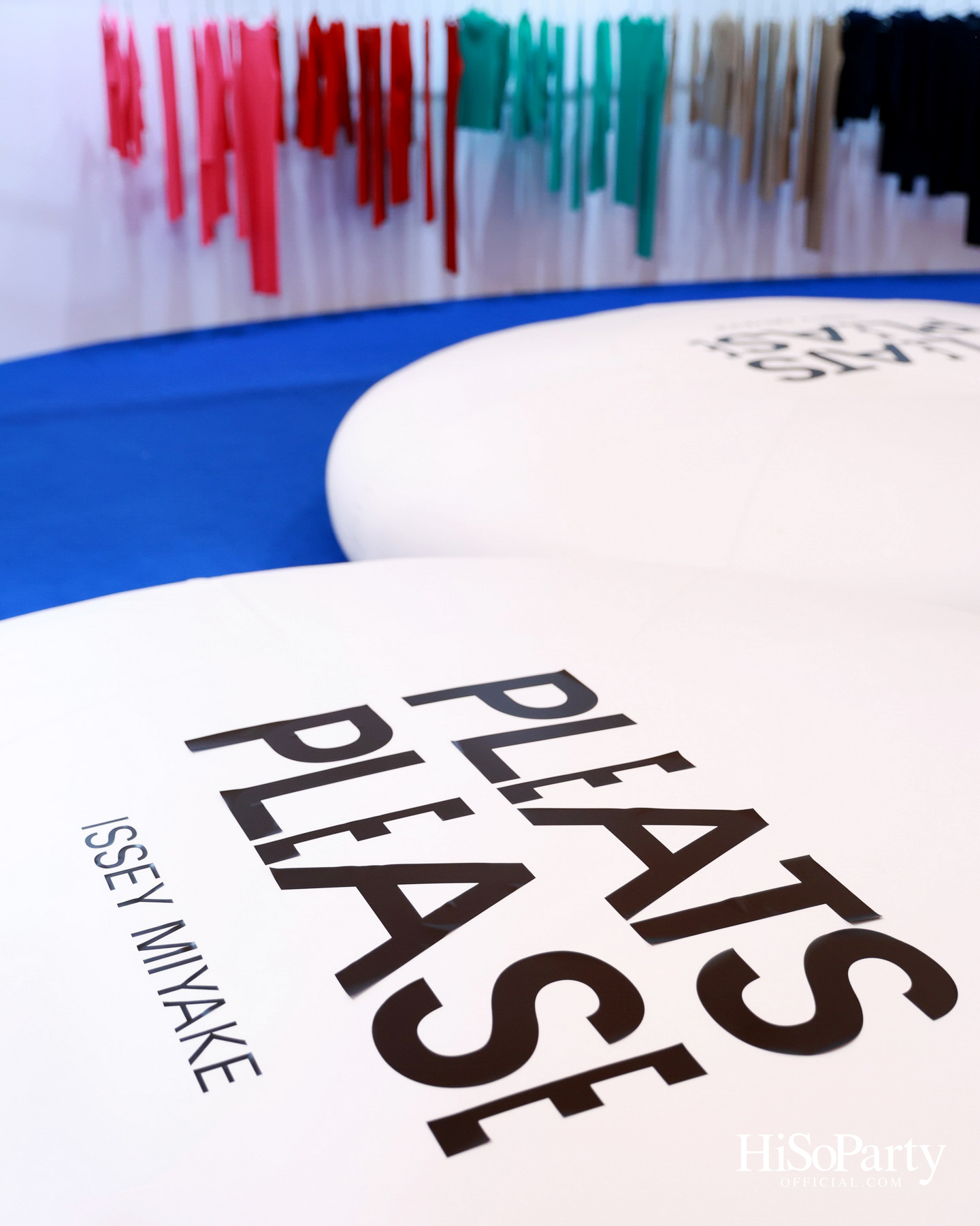 PLEATS PLEASE ISSEY MIYAKE เปิดตัว Pop-up ซีรีส์พิเศษ ‘AZURE COLORS’