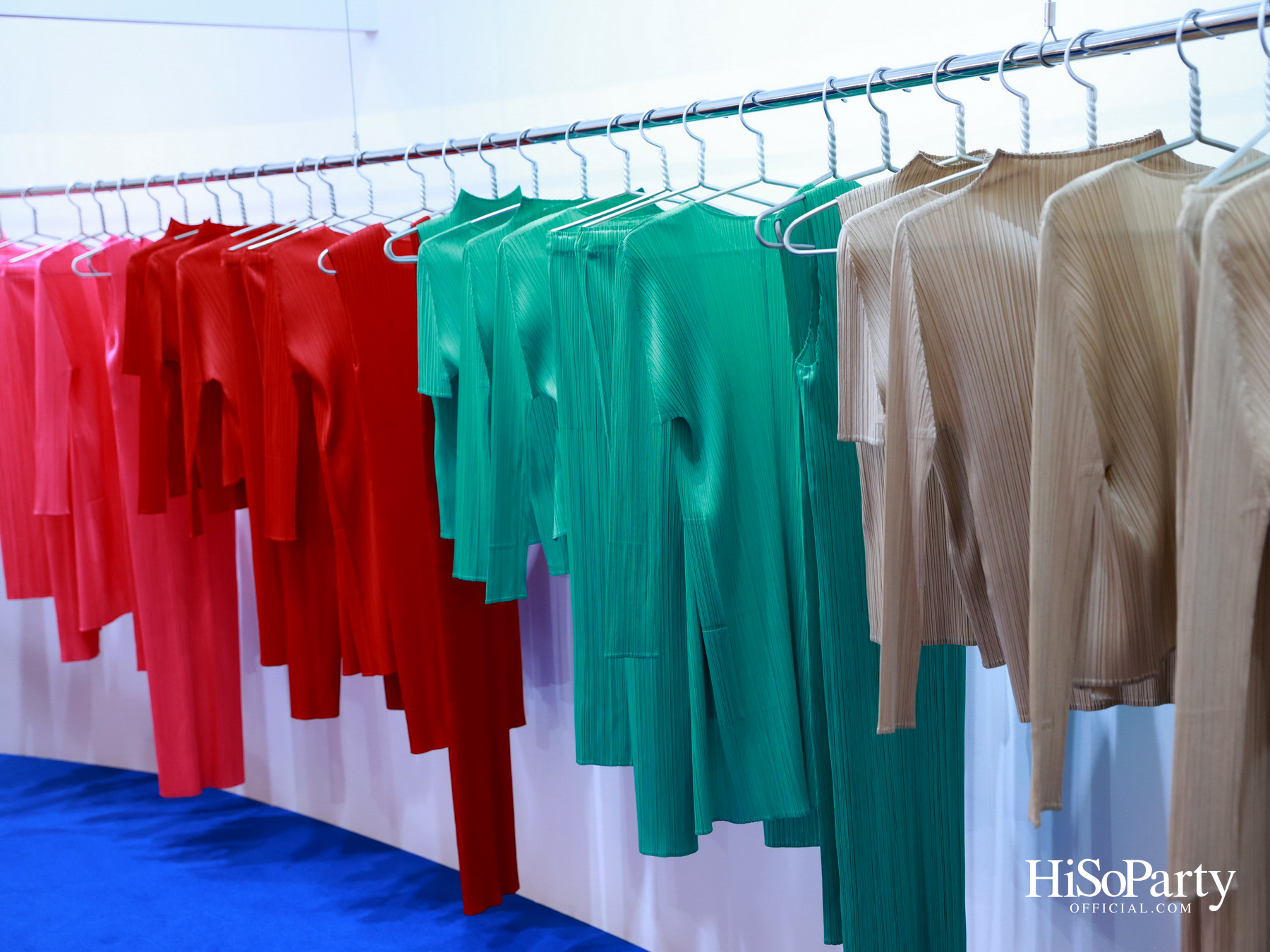 PLEATS PLEASE ISSEY MIYAKE