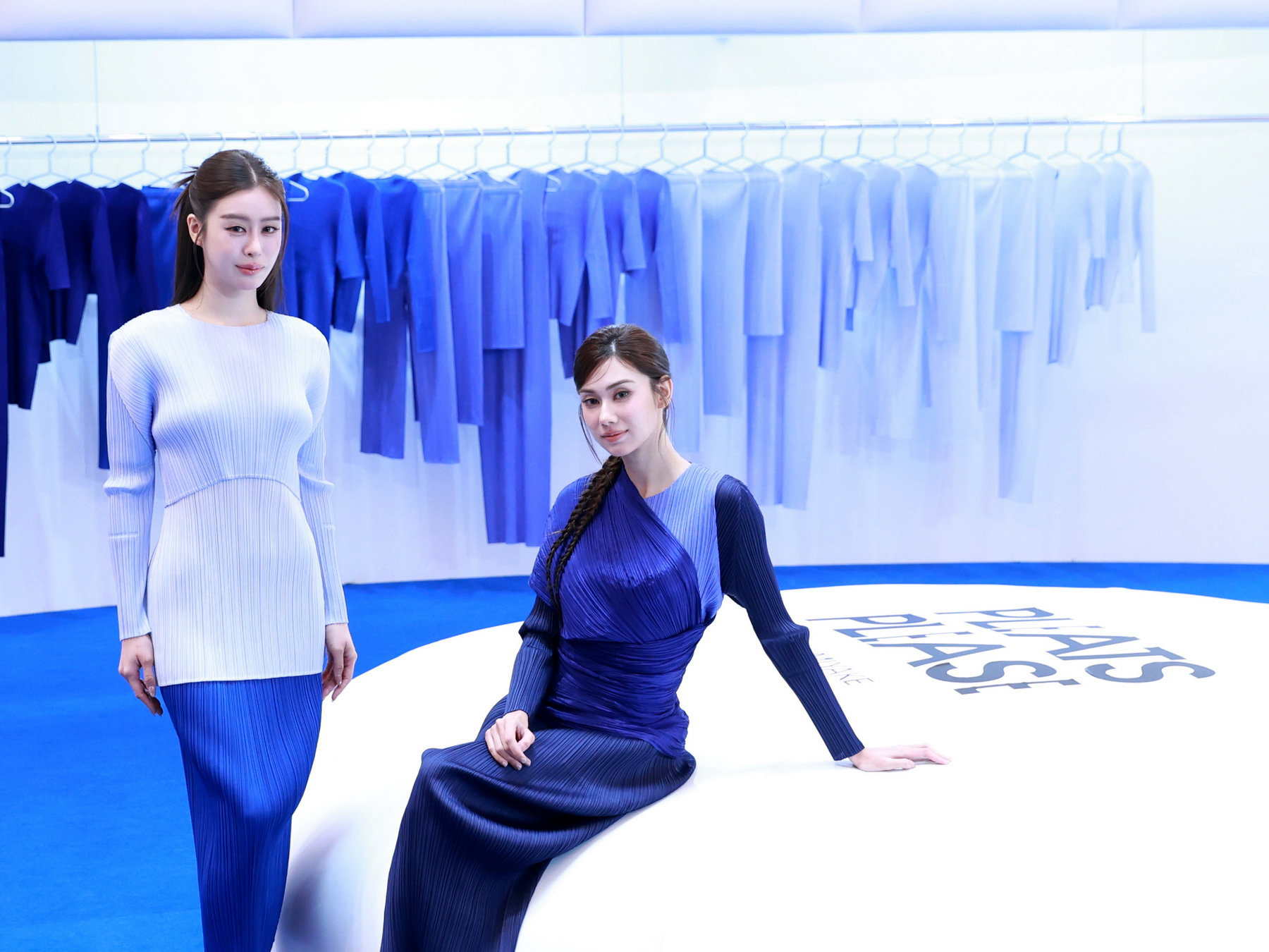 PLEATS PLEASE ISSEY MIYAKE