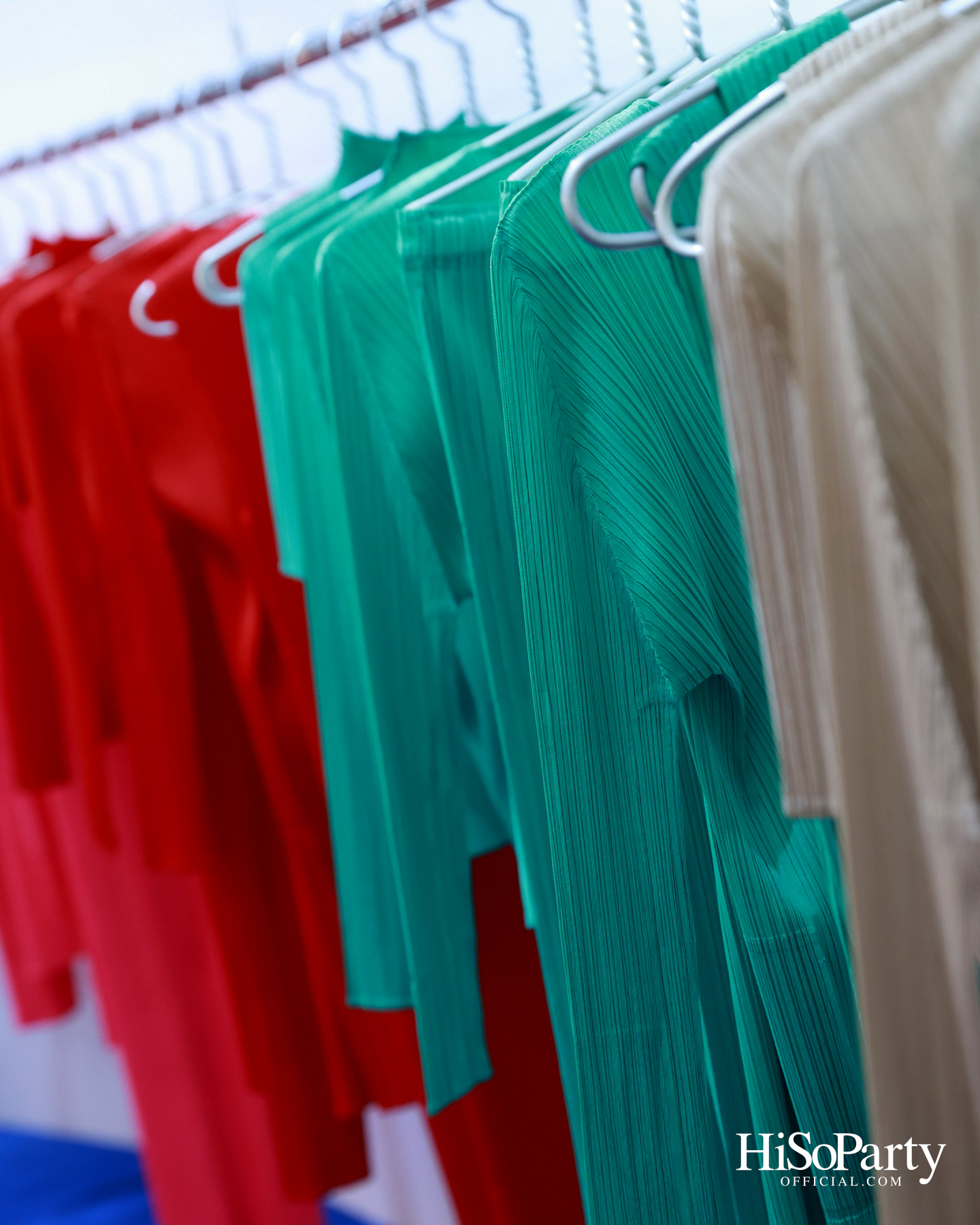 PLEATS PLEASE ISSEY MIYAKE เปิดตัว Pop-up ซีรีส์พิเศษ ‘AZURE COLORS’
