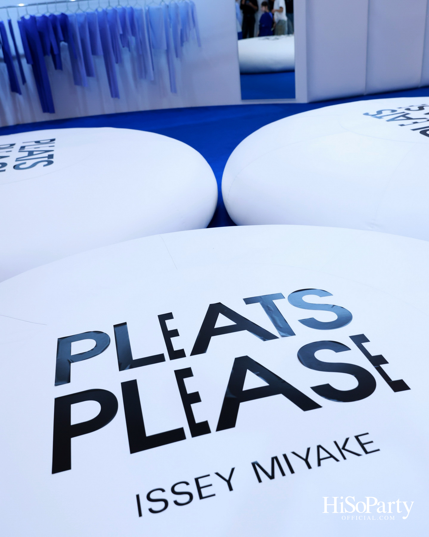 PLEATS PLEASE ISSEY MIYAKE เปิดตัว Pop-up ซีรีส์พิเศษ ‘AZURE COLORS’