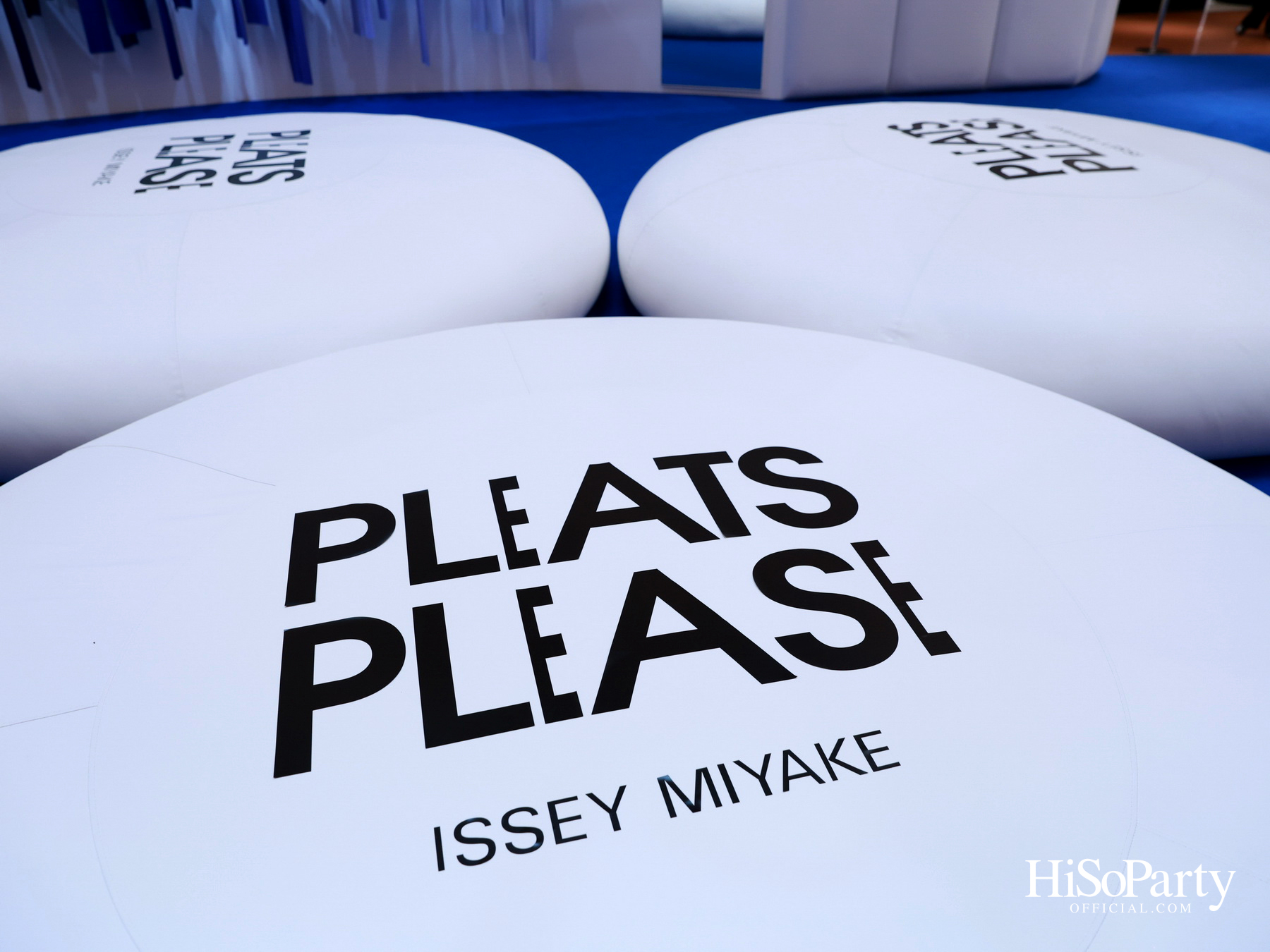 PLEATS PLEASE ISSEY MIYAKE