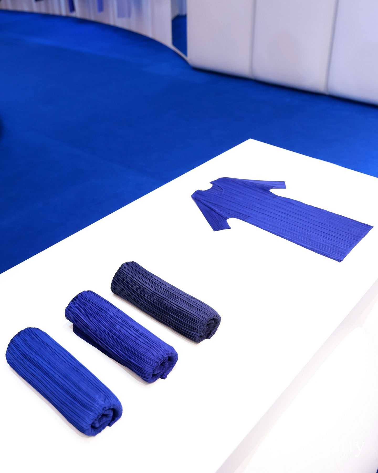 PLEATS PLEASE ISSEY MIYAKE เปิดตัว Pop-up ซีรีส์พิเศษ ‘AZURE COLORS’