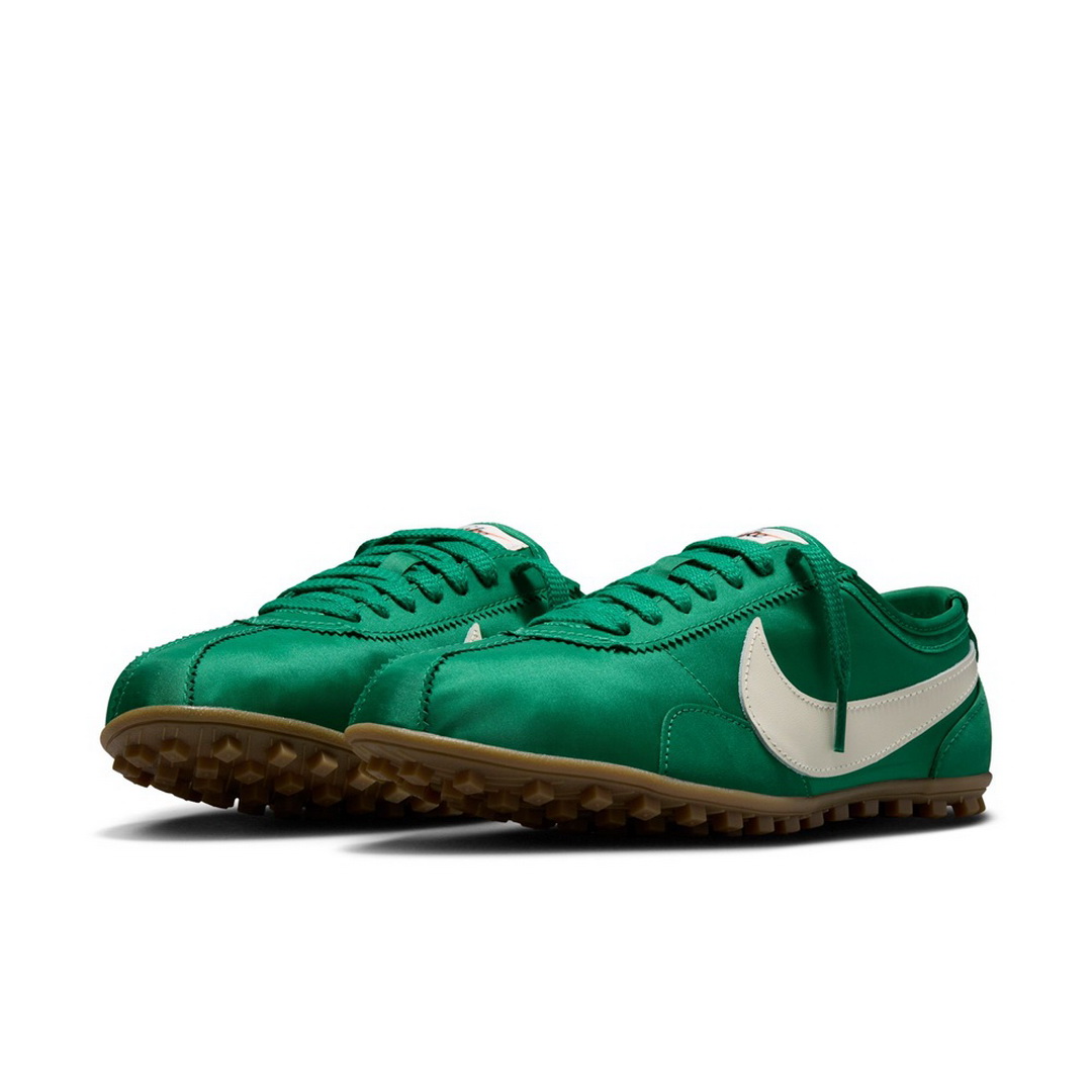 Nike Sportswear จับมือ ‘Lisa’ ถ่ายทอดเส้นทางสู่ความฝันผ่านแคมเปญ Moon Shoe