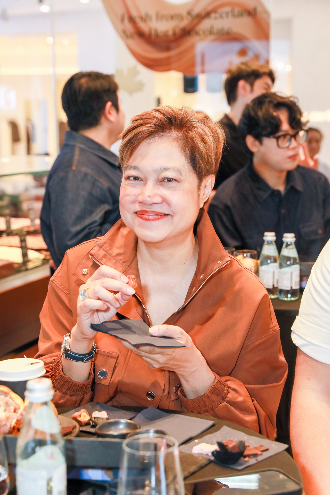 เอ็ม ดิสทริค ต้อนรับ Elias Läderach ถ่ายทอดศาสตร์ช็อกโกแลตสวิส พร้อมเปิดตัว ‘Thai Milk Tea Praline’ รสชาติพิเศษเฉพาะประเทศไทย