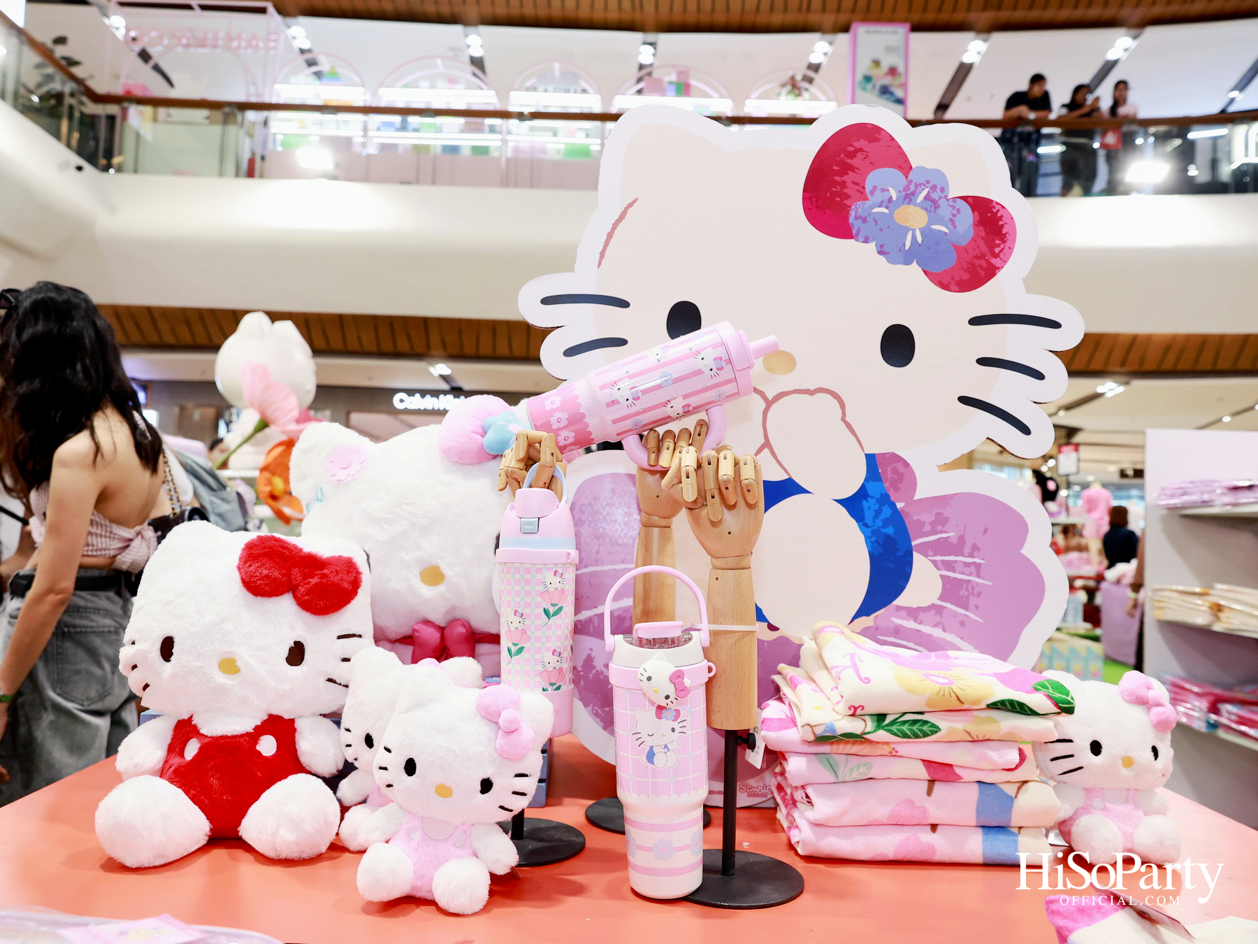 CENTRAL SANRIO CHARACTERS FAIR 2026 เปิดโลกแห่งความน่ารัก พร้อม เน็ต–สิรภพ และ เจเจ–รัชพล ร่วมเติมเต็ม ‘ช่อดอกไม้แห่งความสุข’