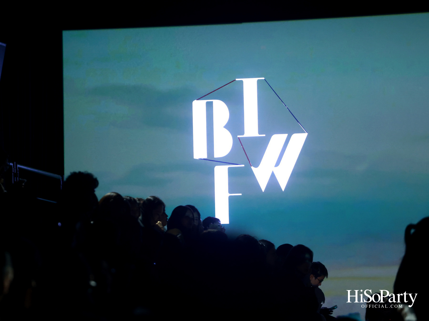 37°C Thirty-seven degrees Celsius นำเสนอคอลเลกชัน ‘LATITUDE 13.7° NORTH’ บนรันเวย์ BIFW2026