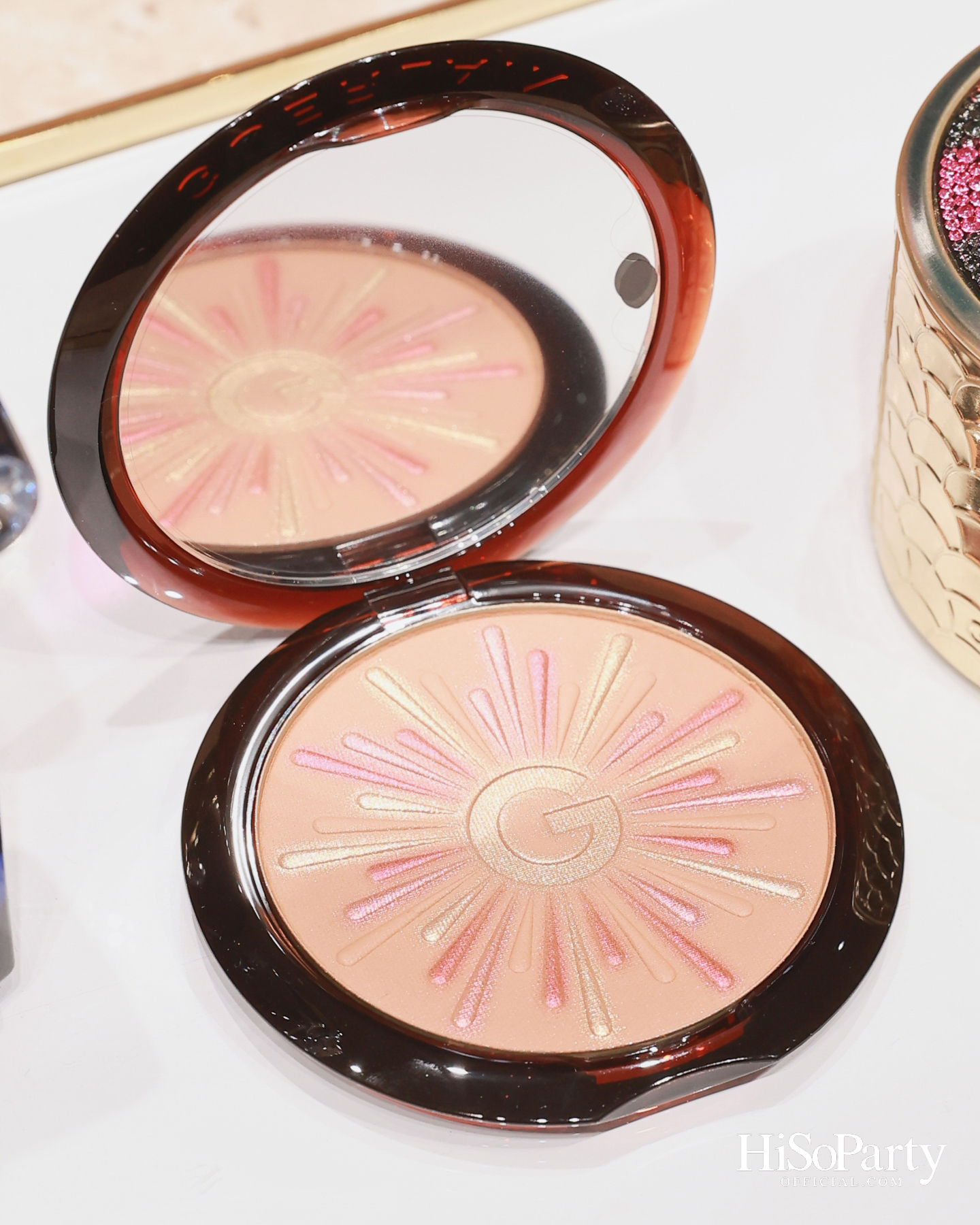 GUERLAIN เปิดตัว ‘GUERLAIN X GERMANIER CHRISTMAS COLLECTION 2026’ ถ่ายทอดมนตร์เสน่ห์แห่งเทศกาลคริสต์มาสผ่านศิลปะแฟชั่นชั้นสูง