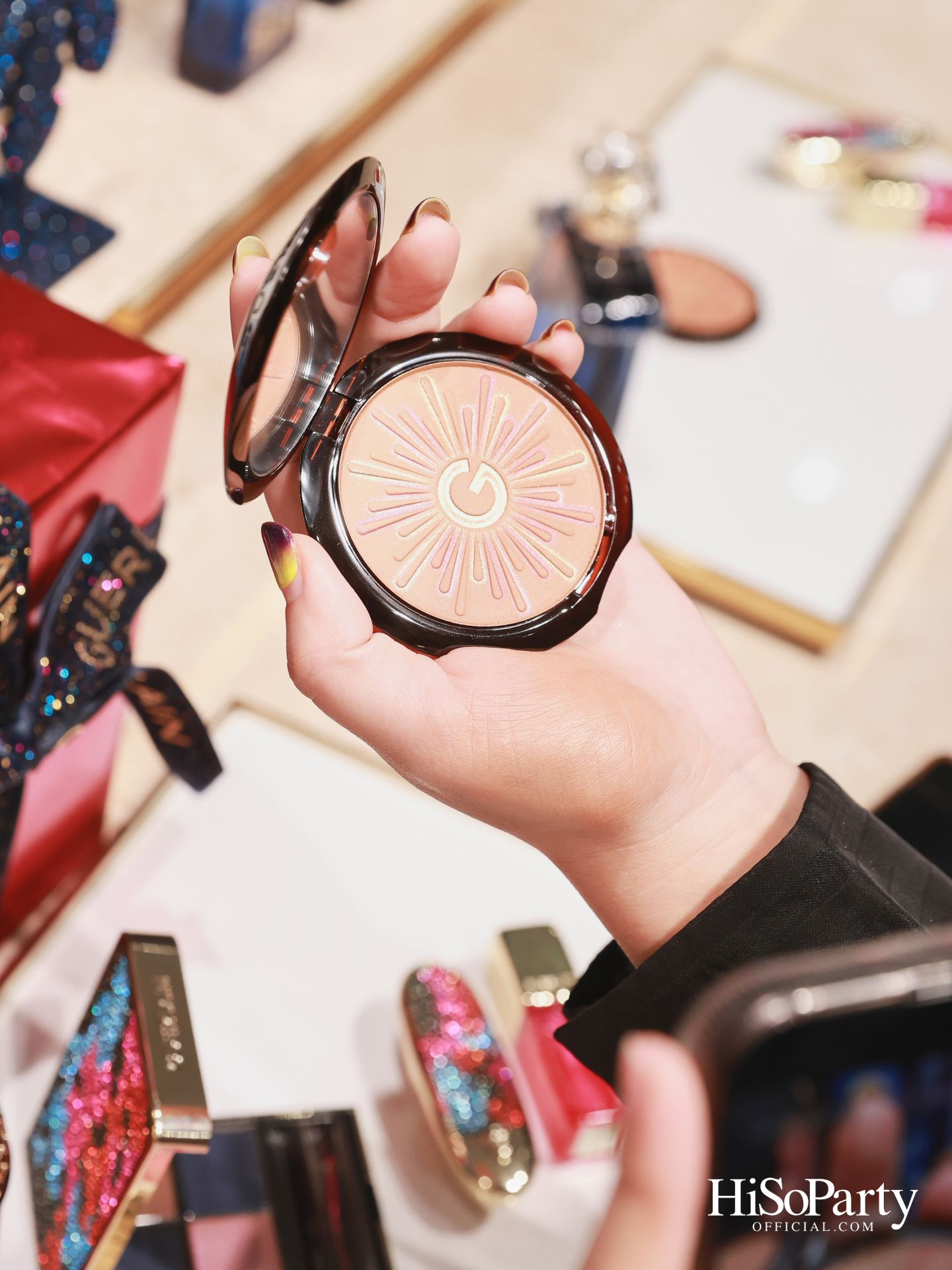 GUERLAIN เปิดตัว ‘GUERLAIN X GERMANIER CHRISTMAS COLLECTION 2026’ ถ่ายทอดมนตร์เสน่ห์แห่งเทศกาลคริสต์มาสผ่านศิลปะแฟชั่นชั้นสูง