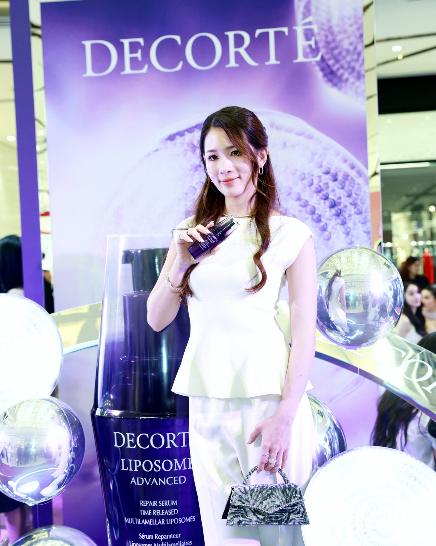 DECORTÉ เปิดตัว แอฟ–ทักษอร ในฐานะ Brand Friend ของ Liposome Advanced Repair Serum ภายใต้แนวคิด ‘One Into Legacy’