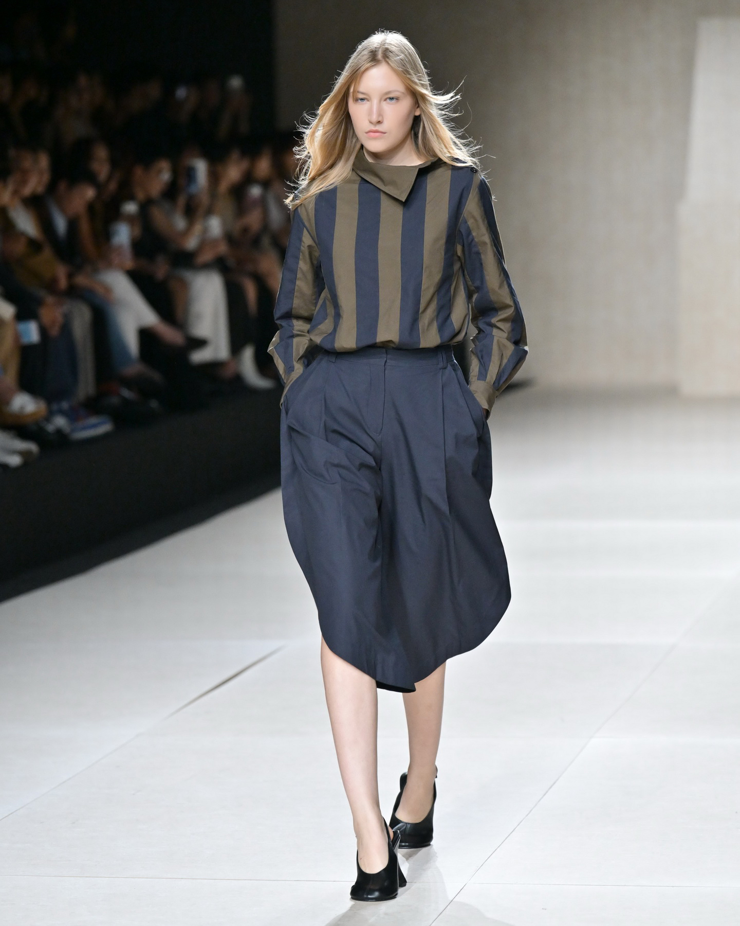 Asava ต้อนรับ Law Roach สไตลิสต์ระดับโลก ร่วมชมแฟชั่นโชว์ ‘A Life In Between’ ในงาน ELLE Fashion Week 2026